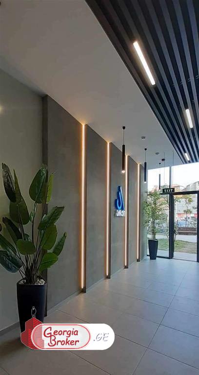 продается квартира с новым ремонтом 3-комнаты