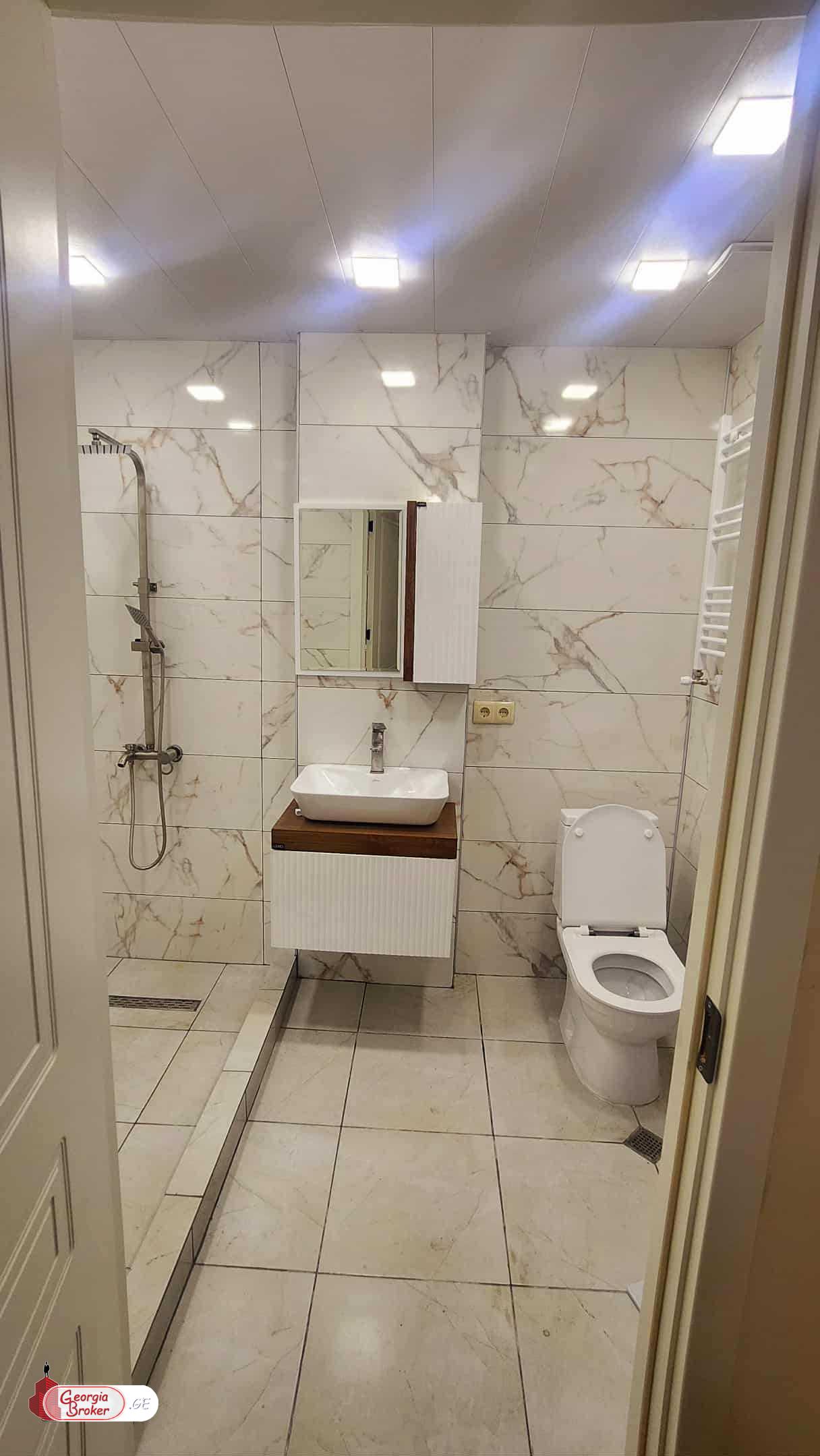 продается квартира с новым ремонтом 3-комнаты