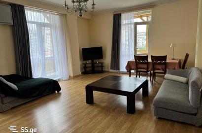 продается квартира с новым ремонтом 4-комнаты