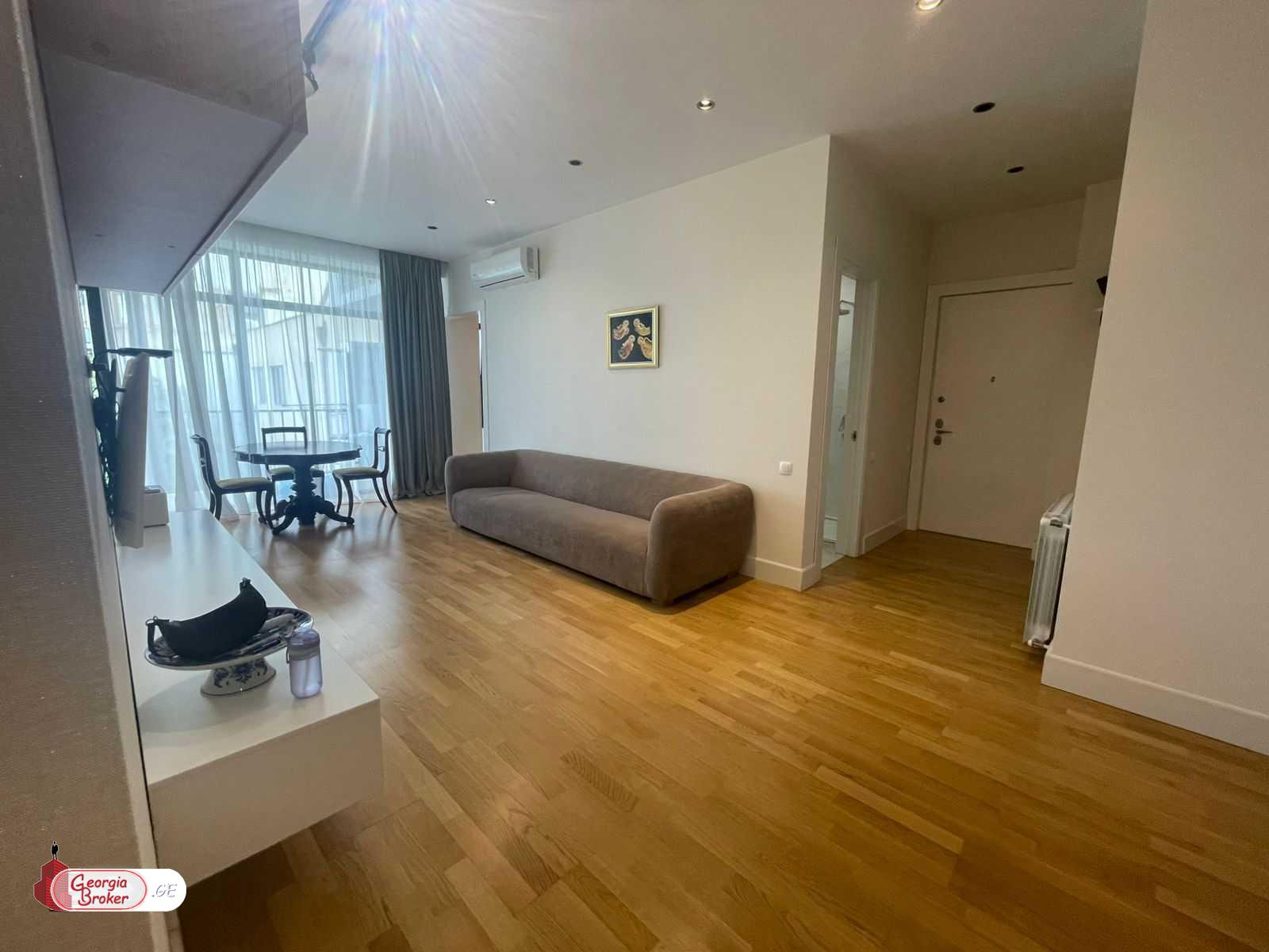 იყიდება ახალი გარემონტებული 3 ოთახიანი ბინა