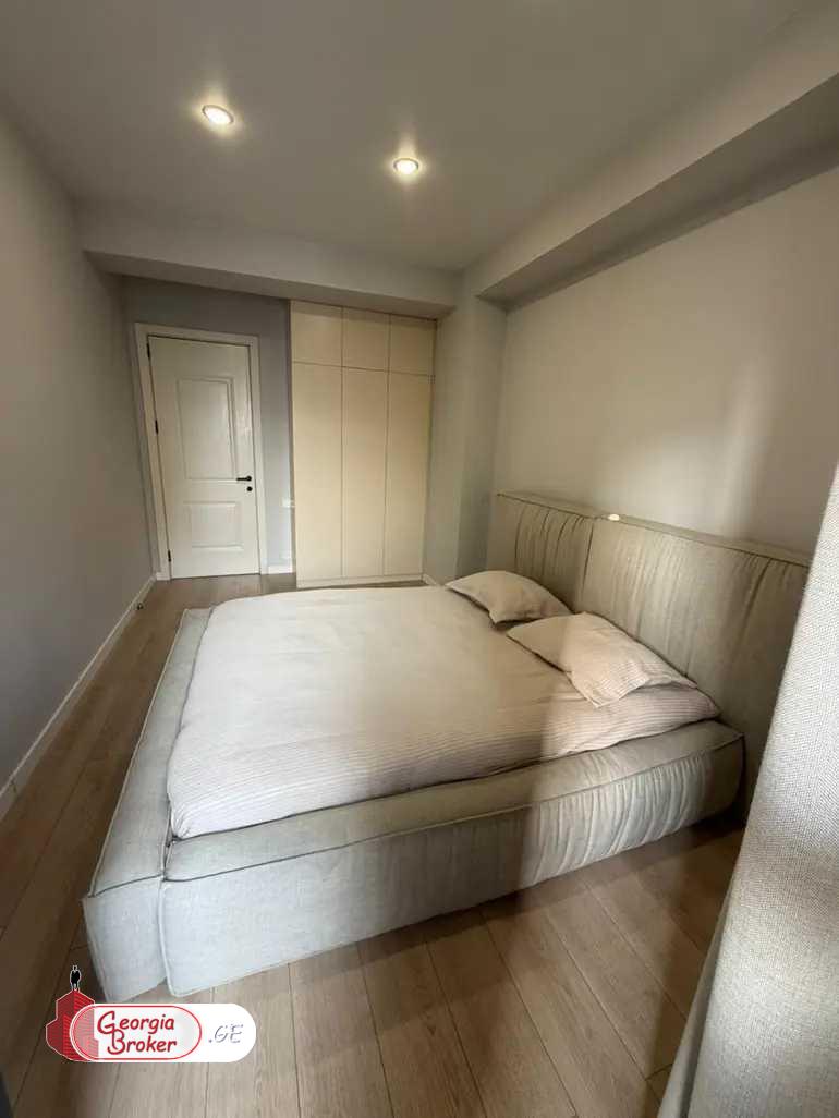 продается квартира с новым ремонтом 3-комнаты