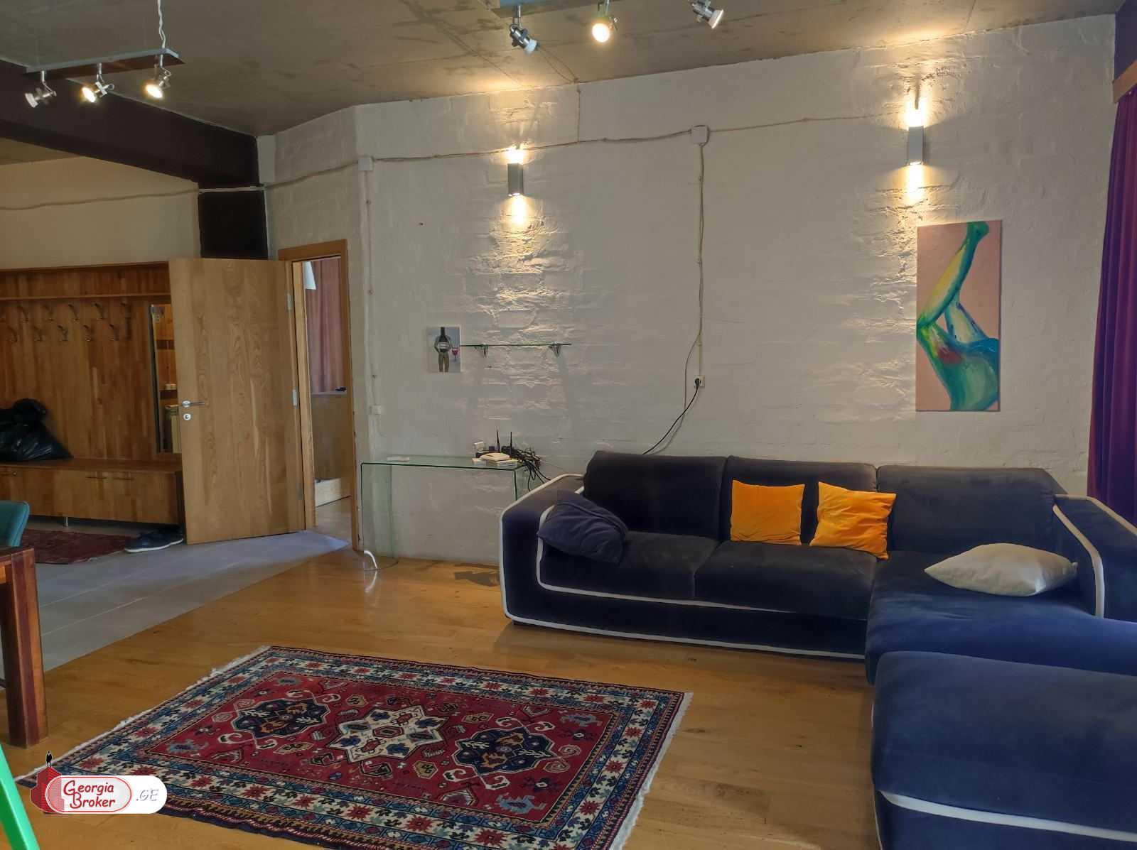 продается квартира с новым ремонтом 3-комнаты