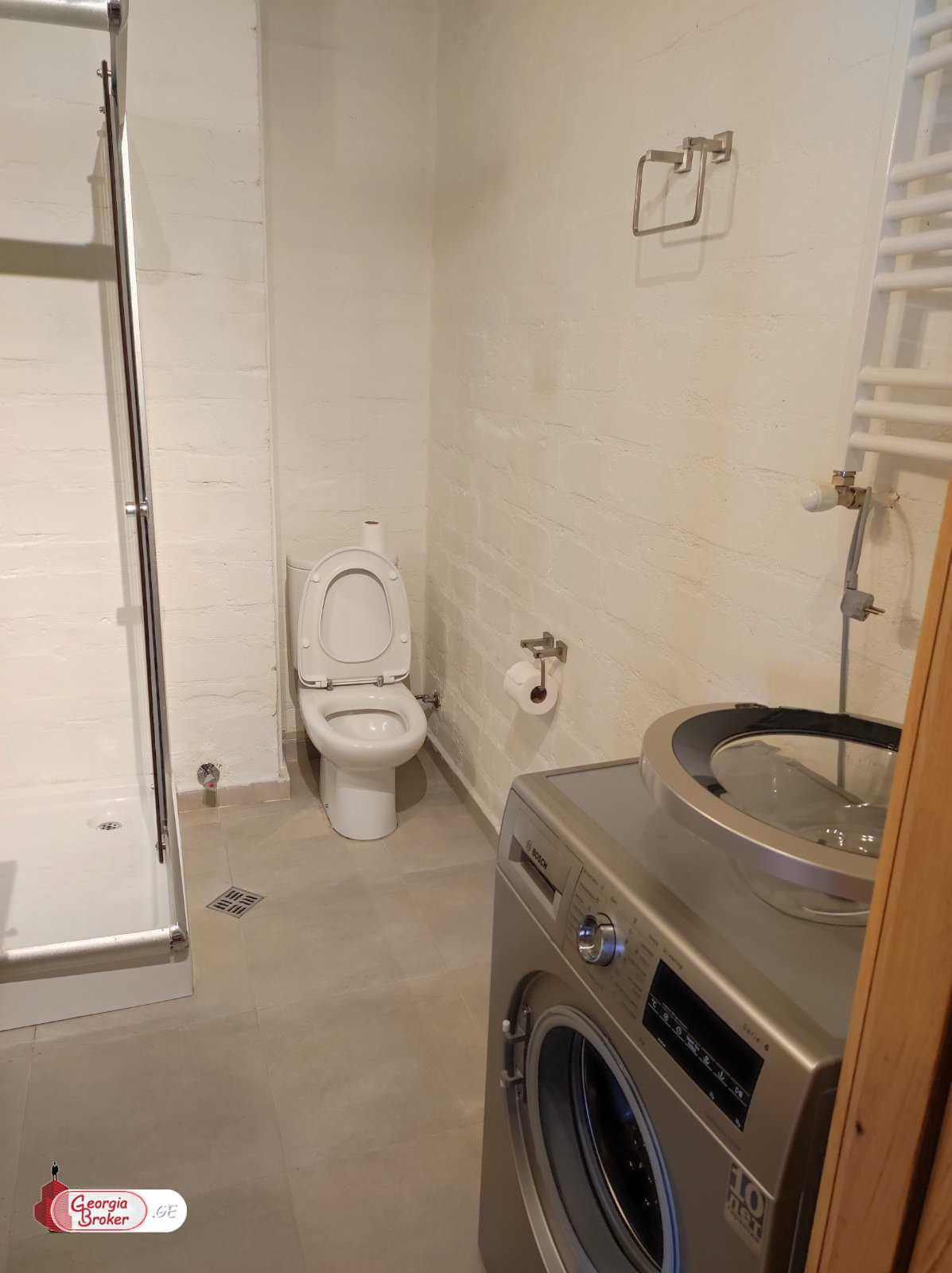 продается квартира с новым ремонтом 3-комнаты