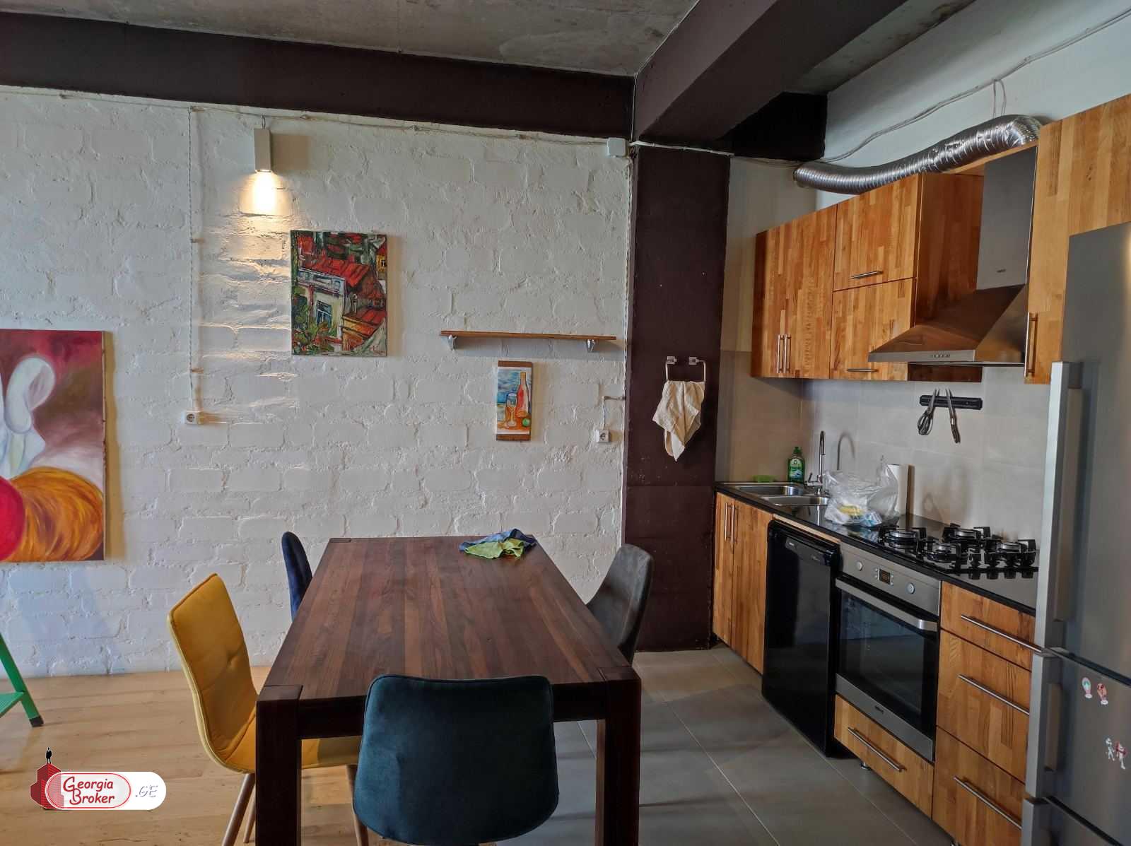 продается квартира с новым ремонтом 3-комнаты