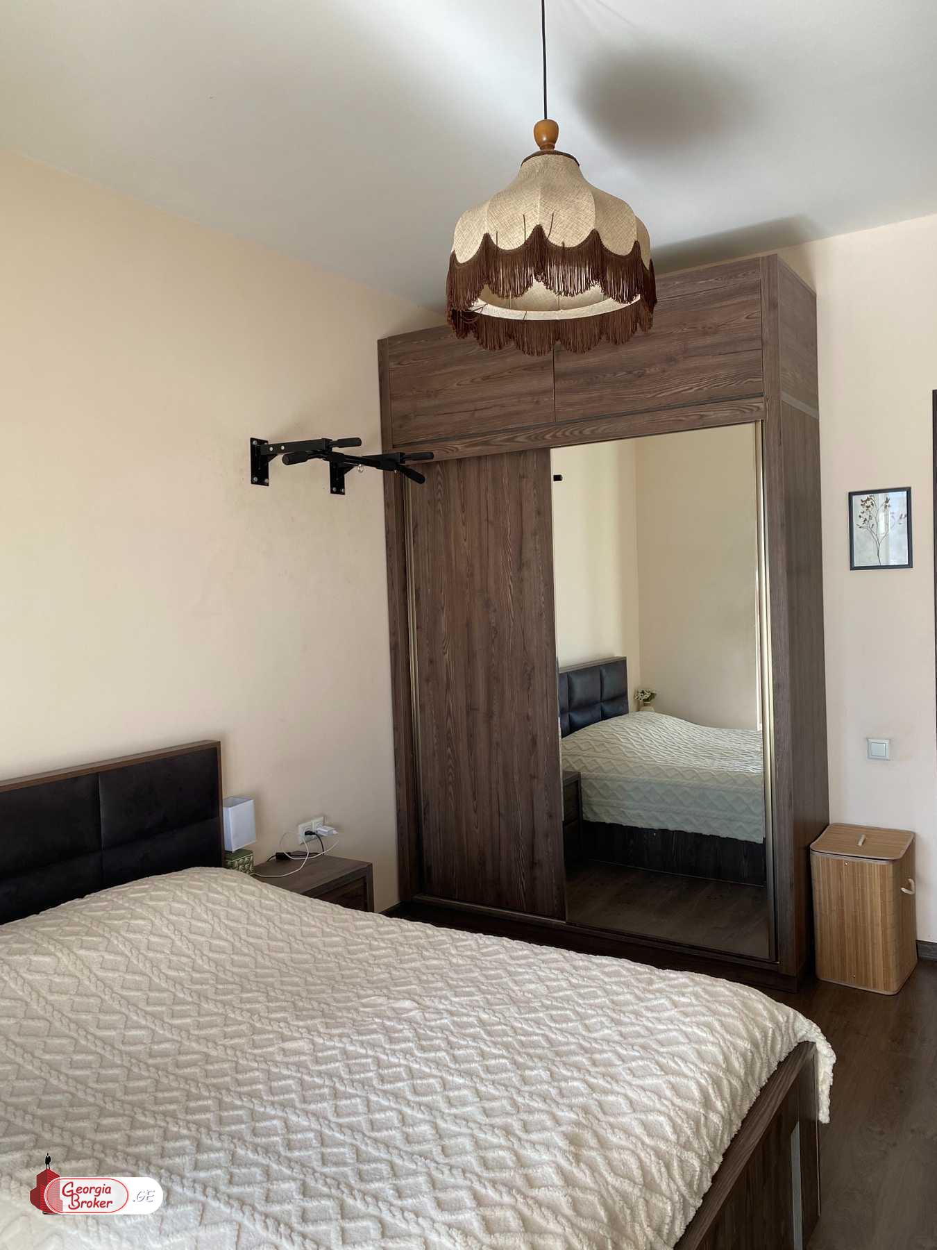 продается квартира с новым ремонтом 4-комнаты