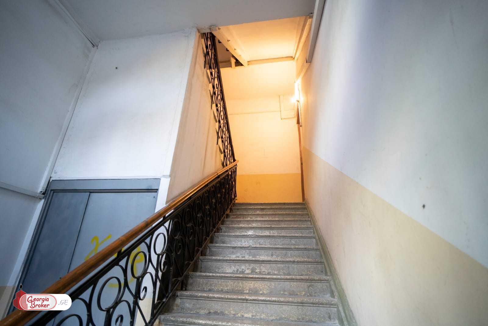 nearly repaired 2-room apartment for sale