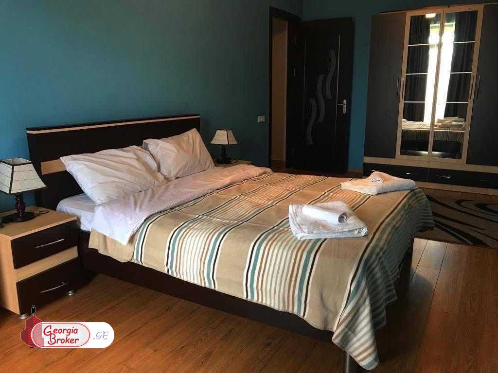 продается квартира с новым ремонтом 4-комнаты