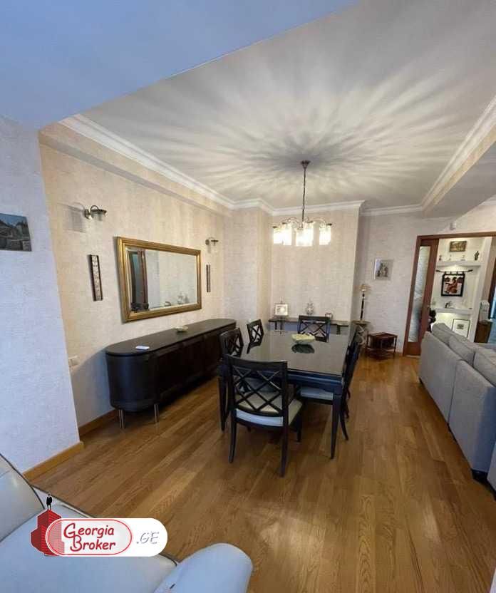 продается квартира с новым ремонтом 4-комнаты