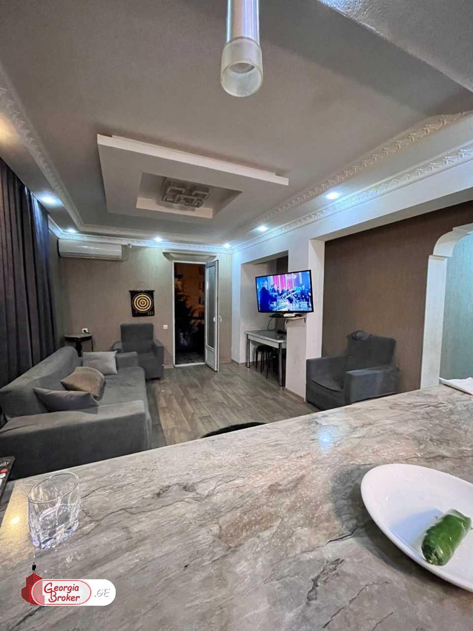 იყიდება ახალი გარემონტებული 4 ოთახიანი ბინა