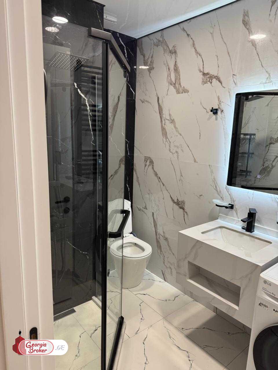 продается квартира с новым ремонтом 3-комнаты