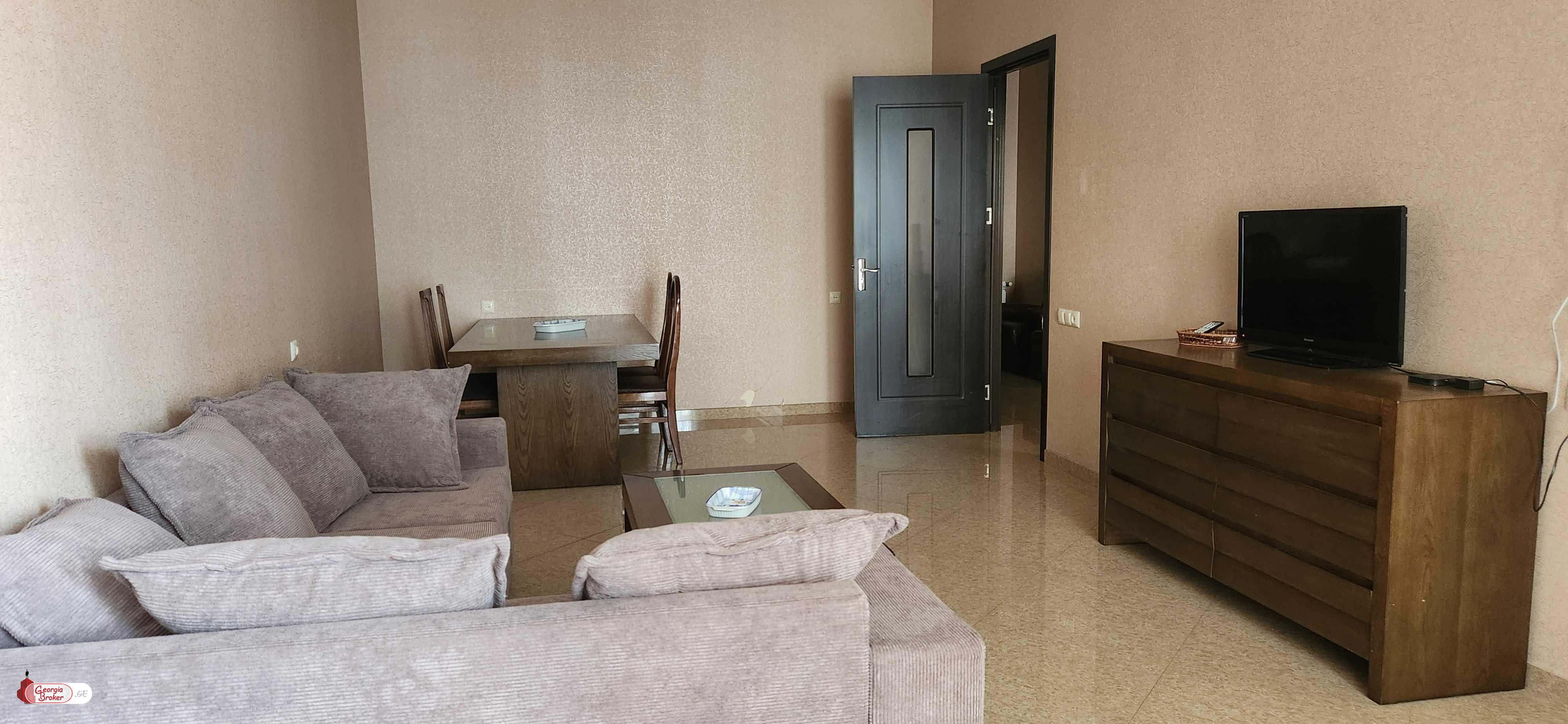 продается квартира с новым ремонтом 4-комнаты