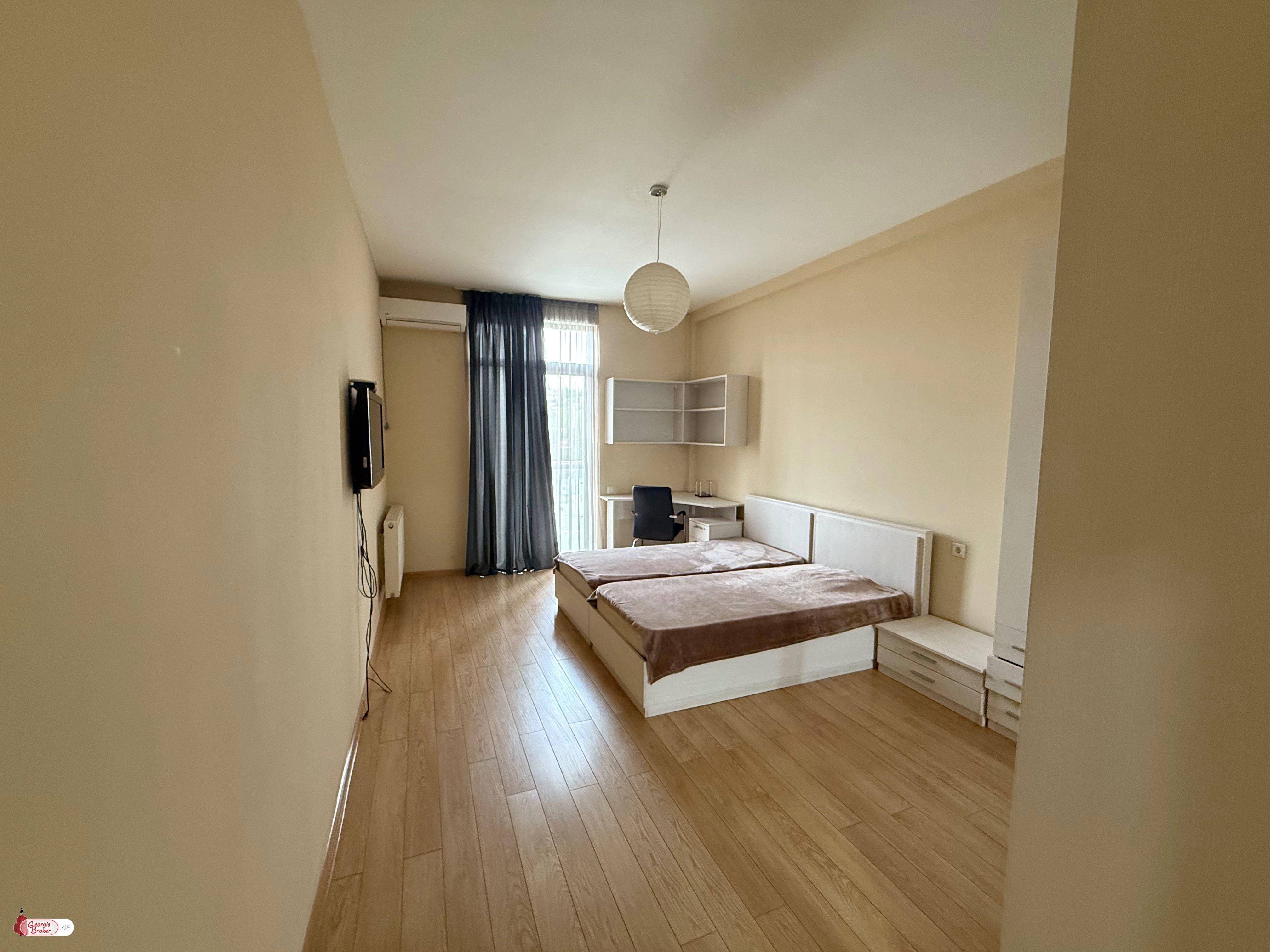 იყიდება ახალი გარემონტებული 4 ოთახიანი ბინა