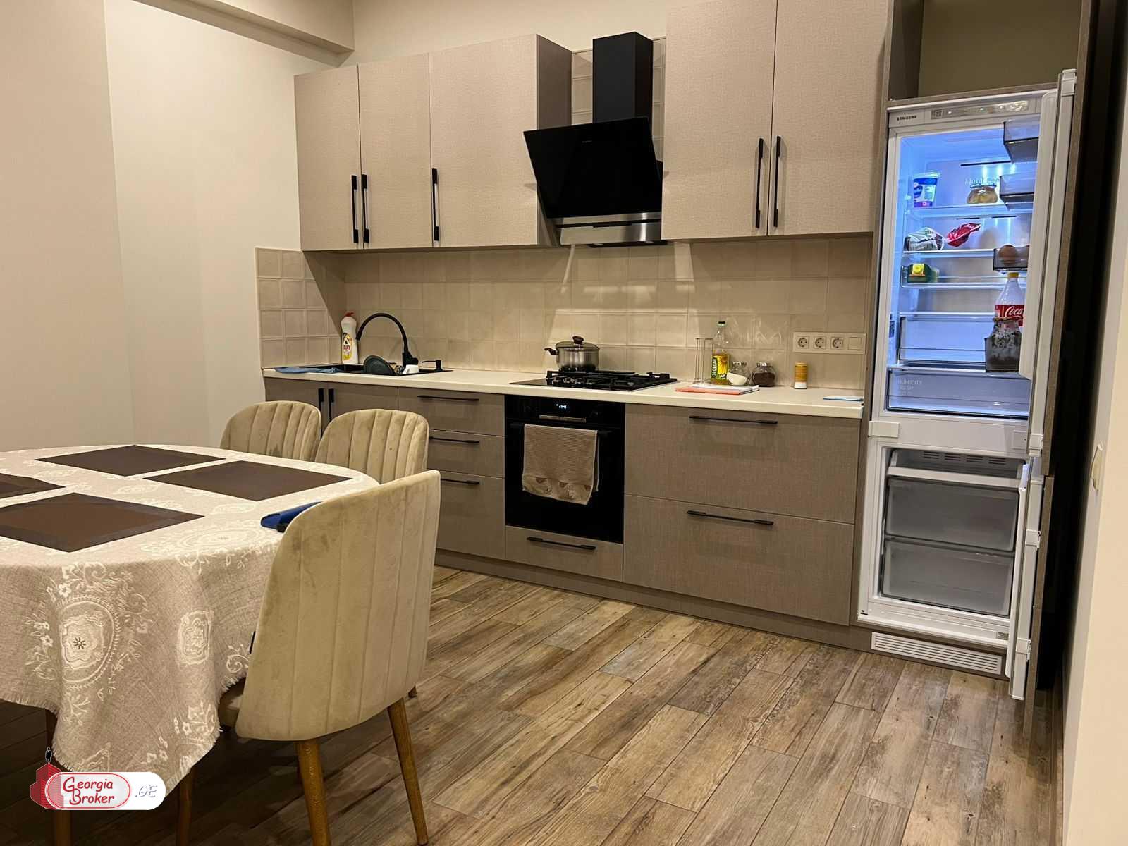 იყიდება ახალი გარემონტებული 3 ოთახიანი ბინა