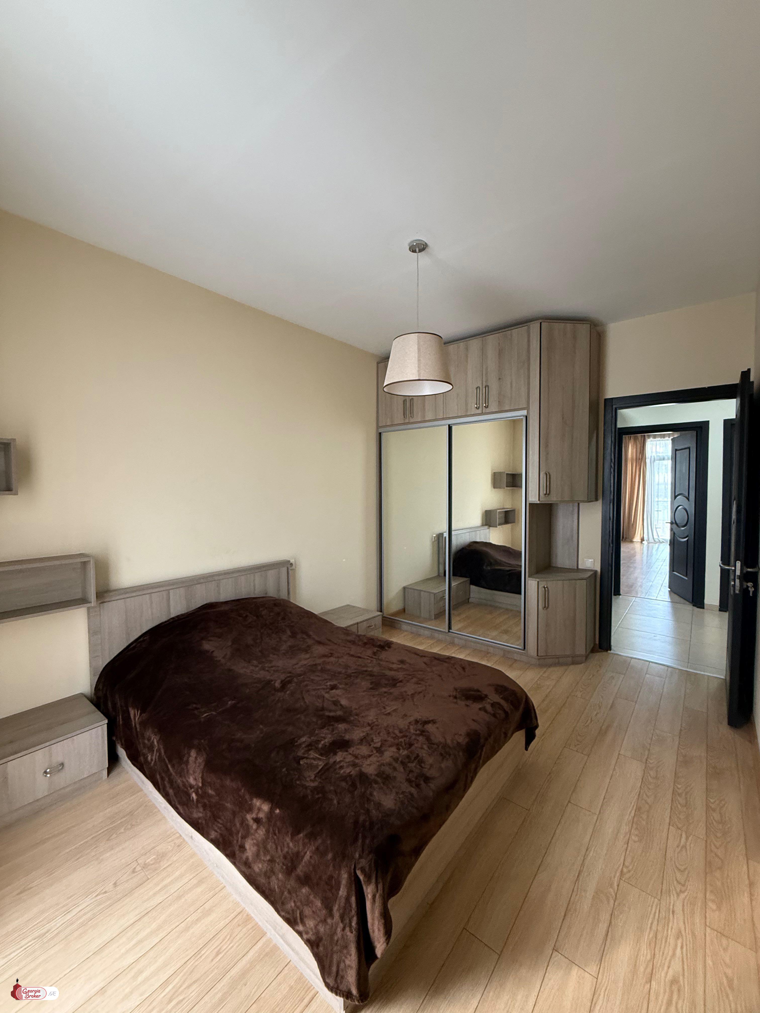 იყიდება ახალი გარემონტებული 4 ოთახიანი ბინა