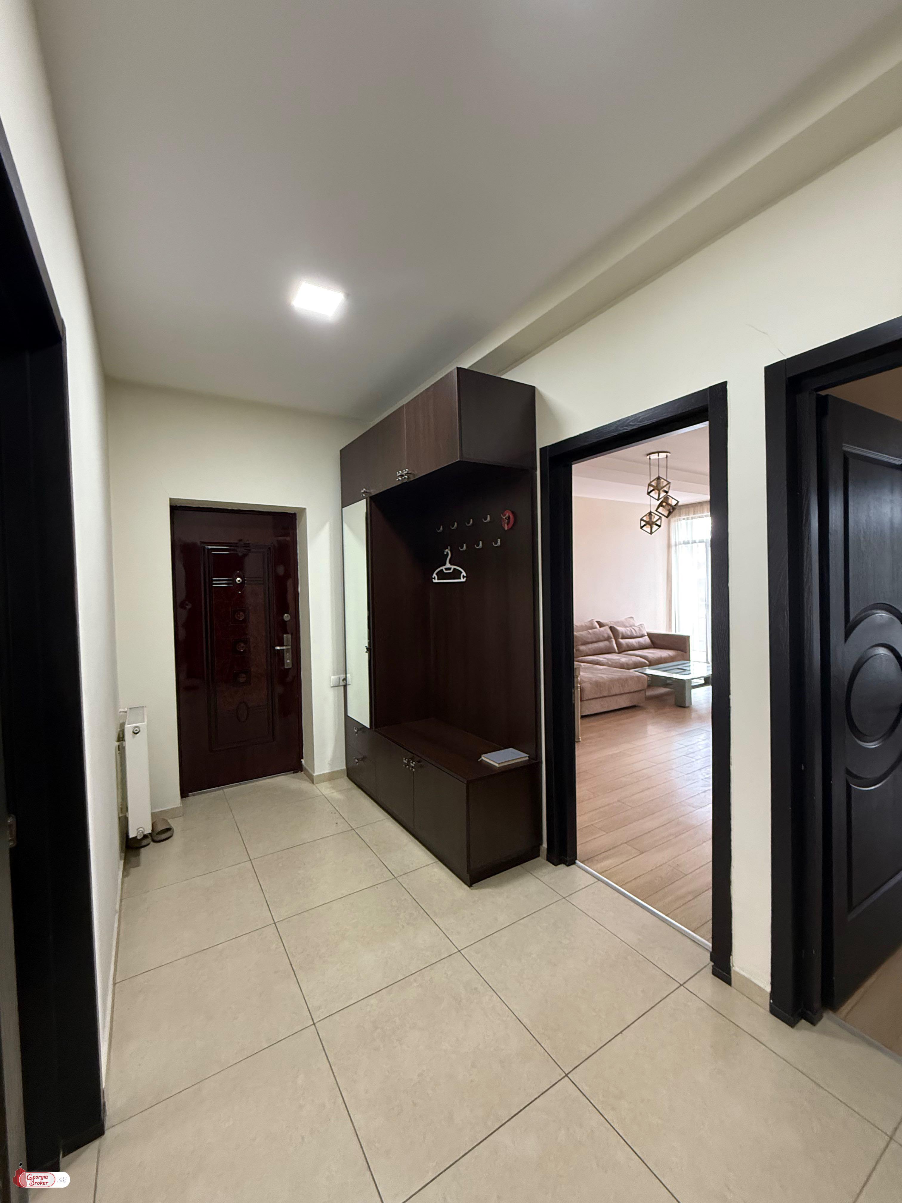 იყიდება ახალი გარემონტებული 4 ოთახიანი ბინა