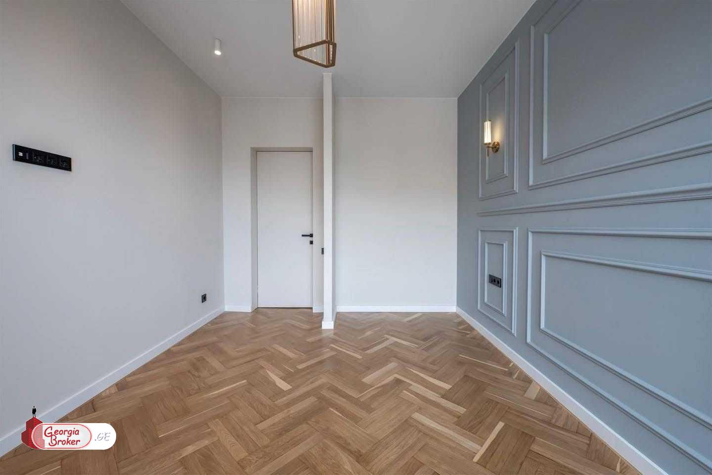 იყიდება ახალი გარემონტებული 5 ოთახიანი ბინა