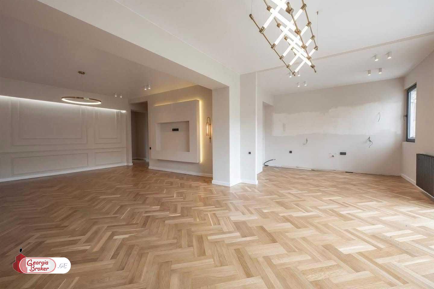 იყიდება ახალი გარემონტებული 5 ოთახიანი ბინა