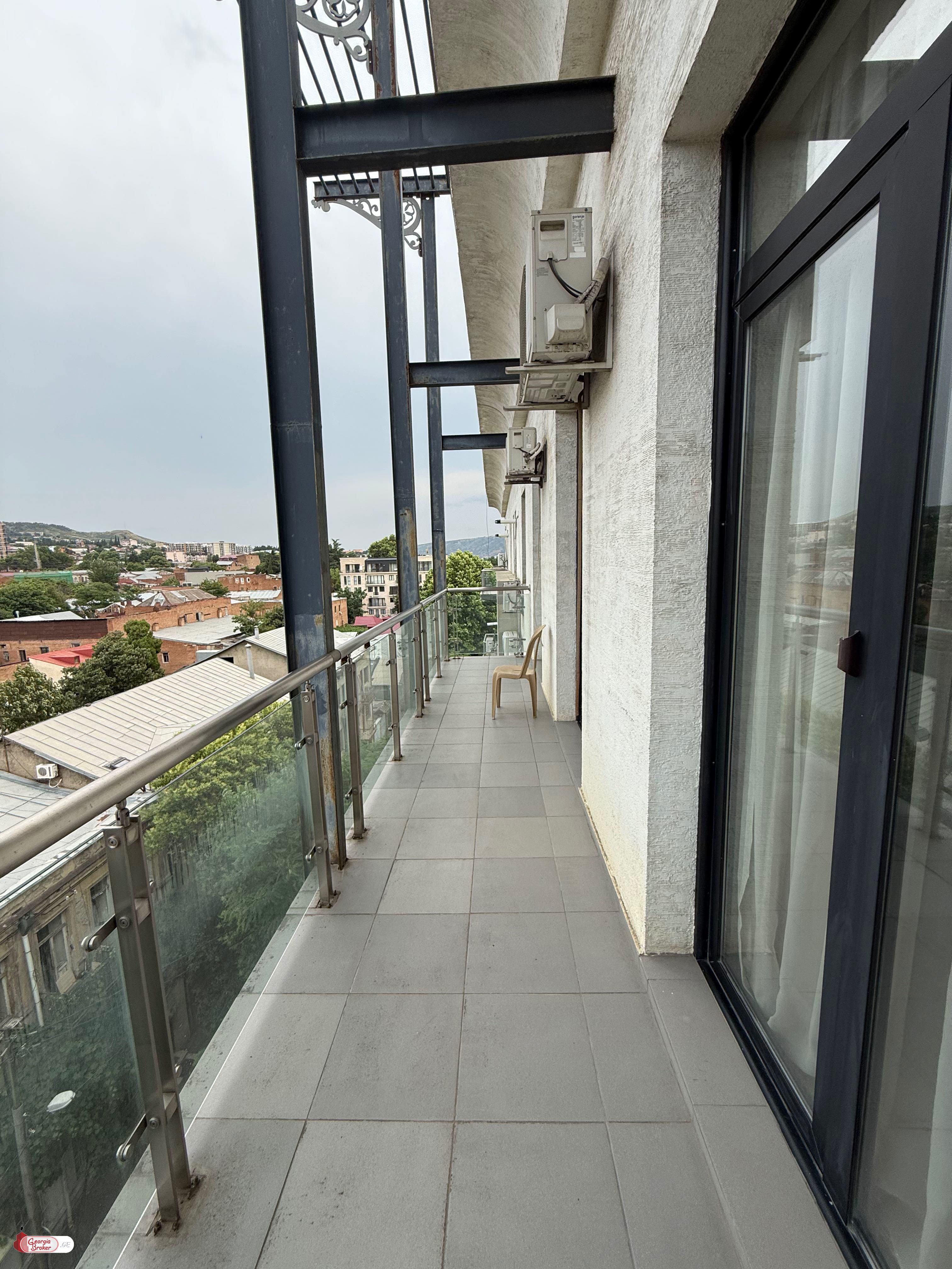 იყიდება ახალი გარემონტებული 4 ოთახიანი ბინა