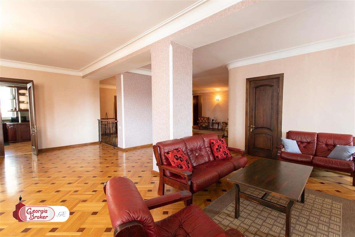 nearly repaired 6-room apartment for sale