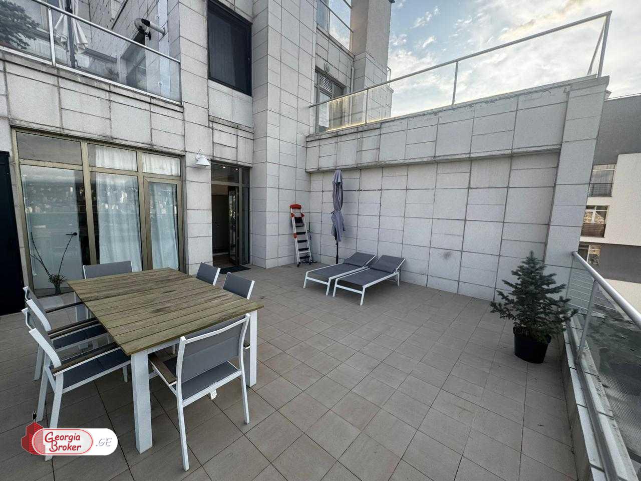 იყიდება ახალი გარემონტებული 2 ოთახიანი ბინა