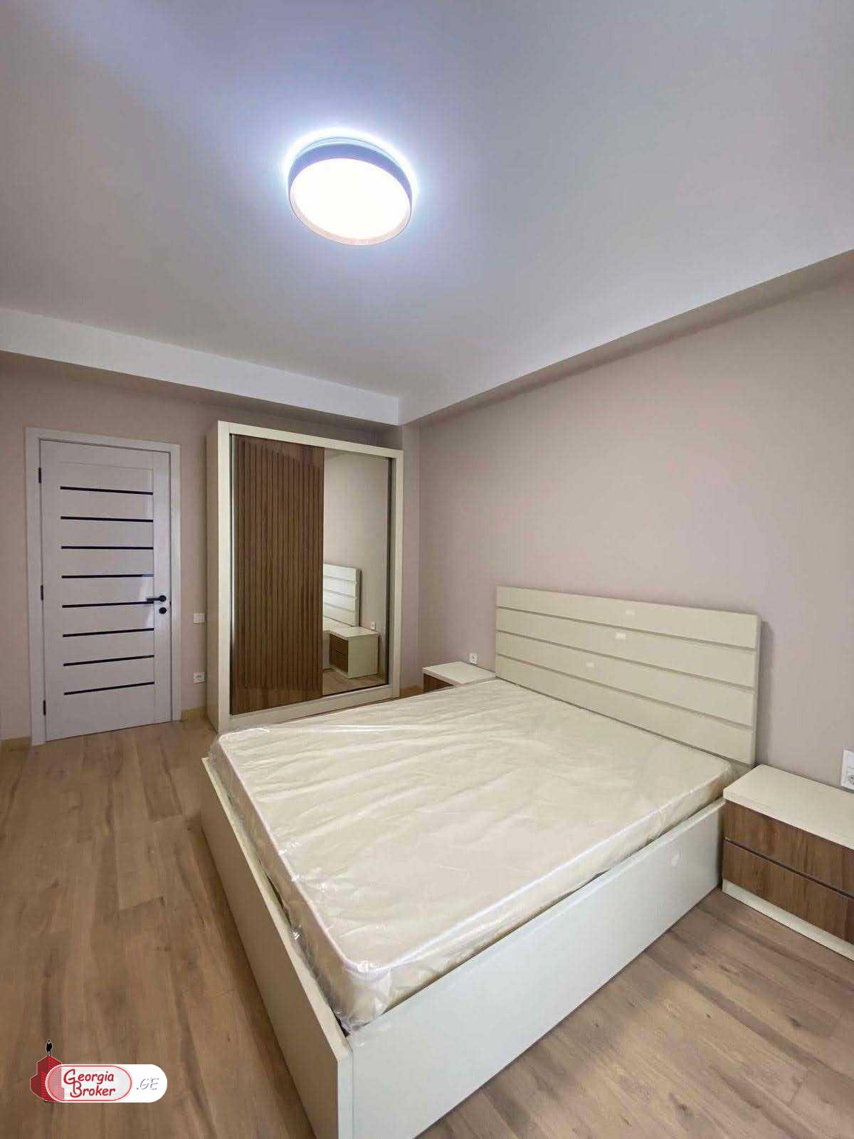 продается квартира с новым ремонтом 3-комнаты