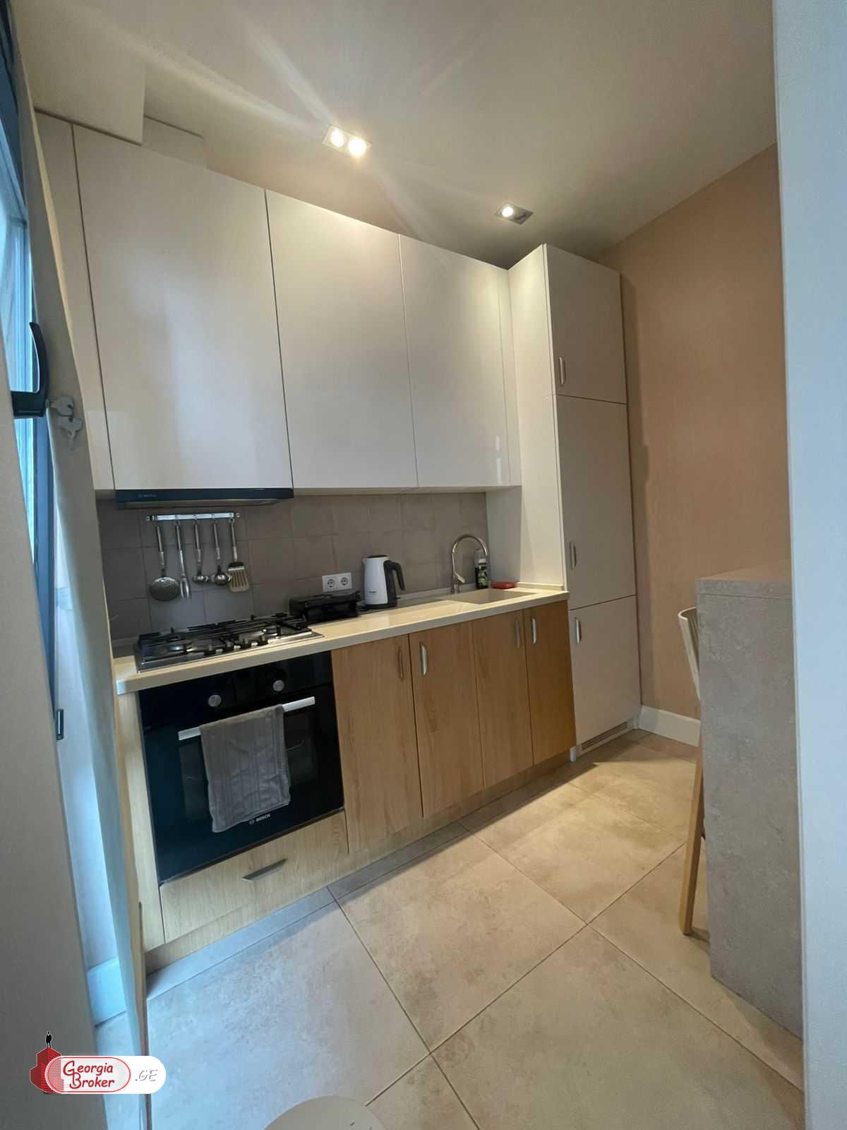 продается квартира с новым ремонтом 3-комнаты