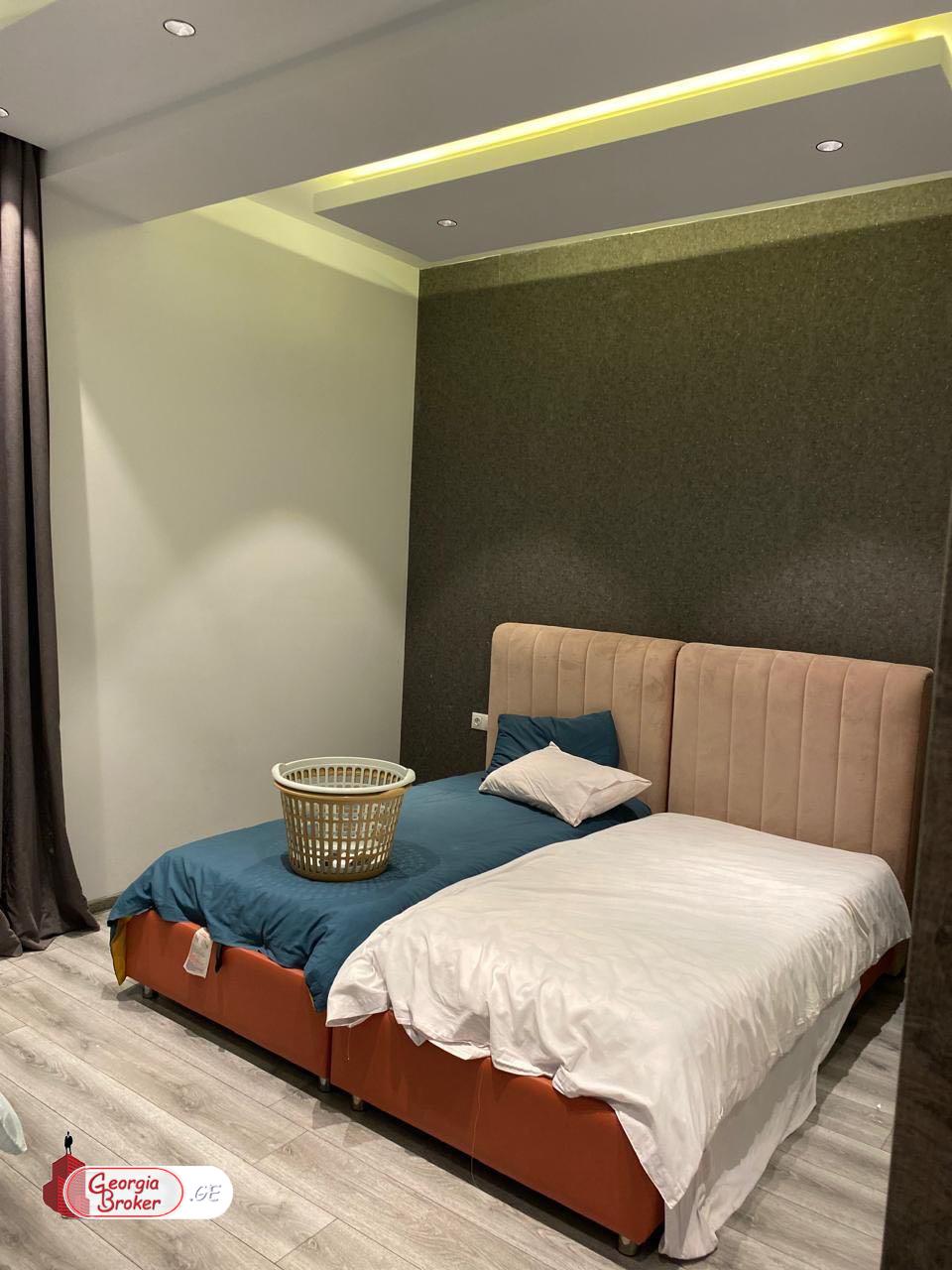 продается квартира с новым ремонтом 5-комнат