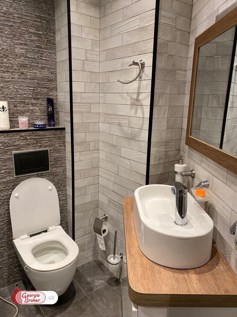 продается квартира с новым ремонтом 5-комнат