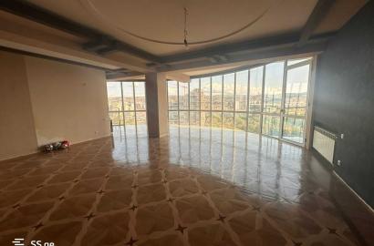 продается квартира с новым ремонтом 5-комнат