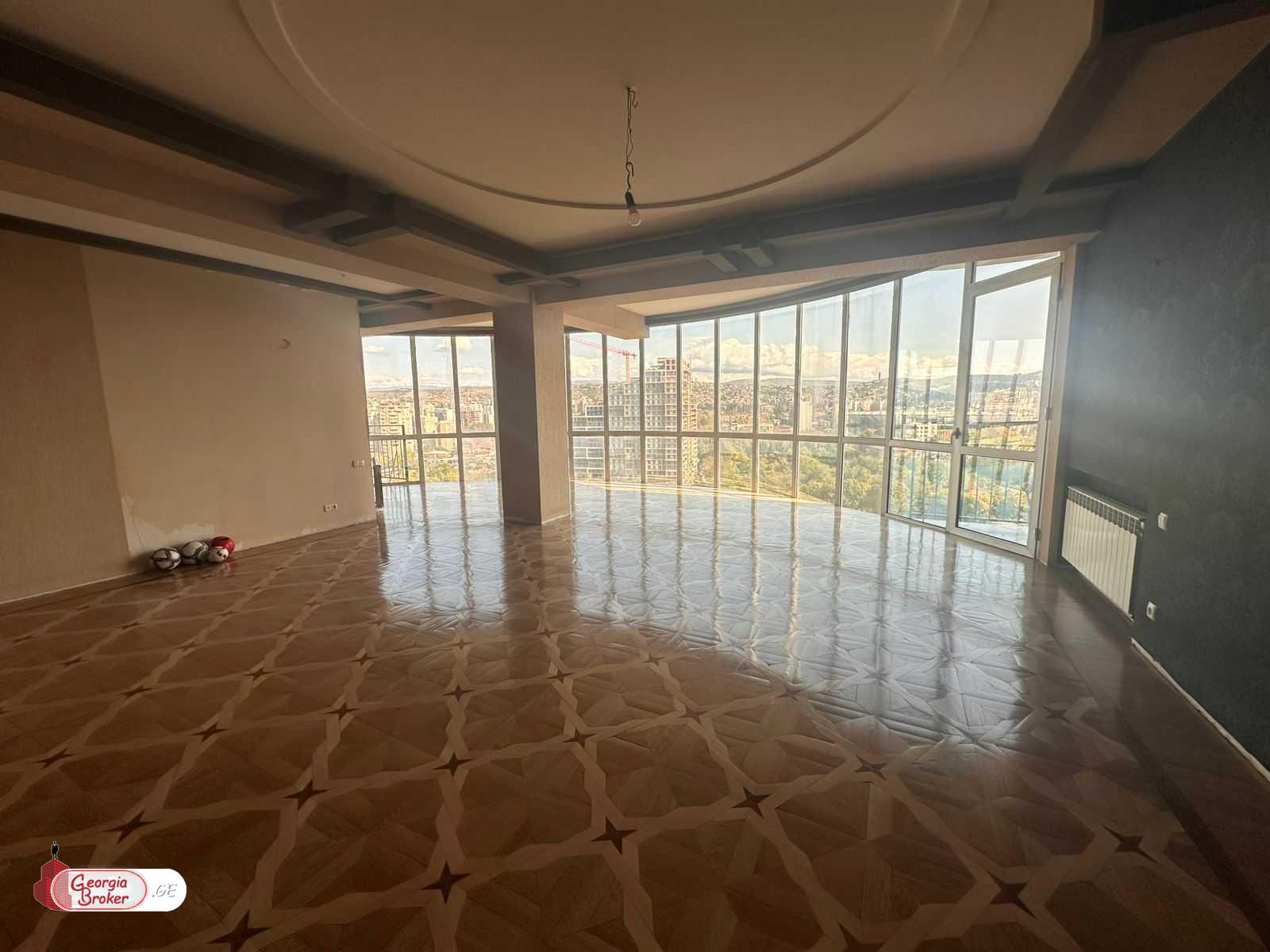 продается квартира с новым ремонтом 5-комнат