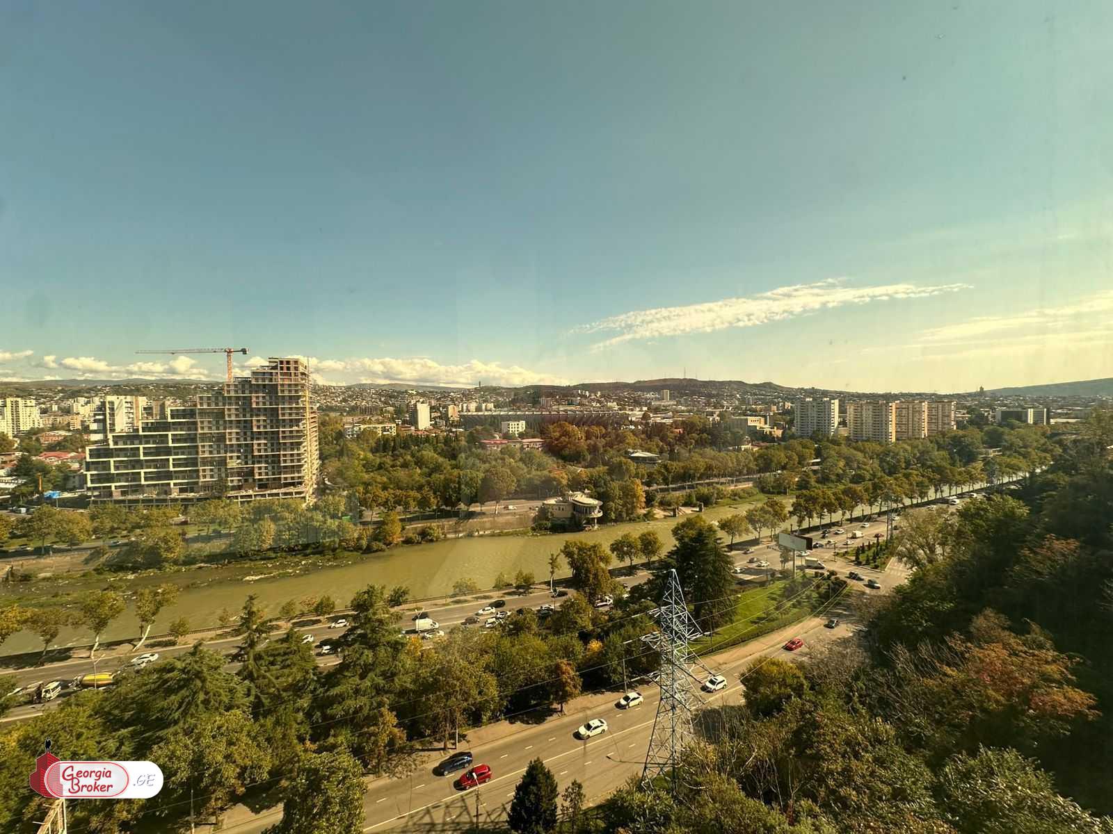 продается квартира с новым ремонтом 5-комнат