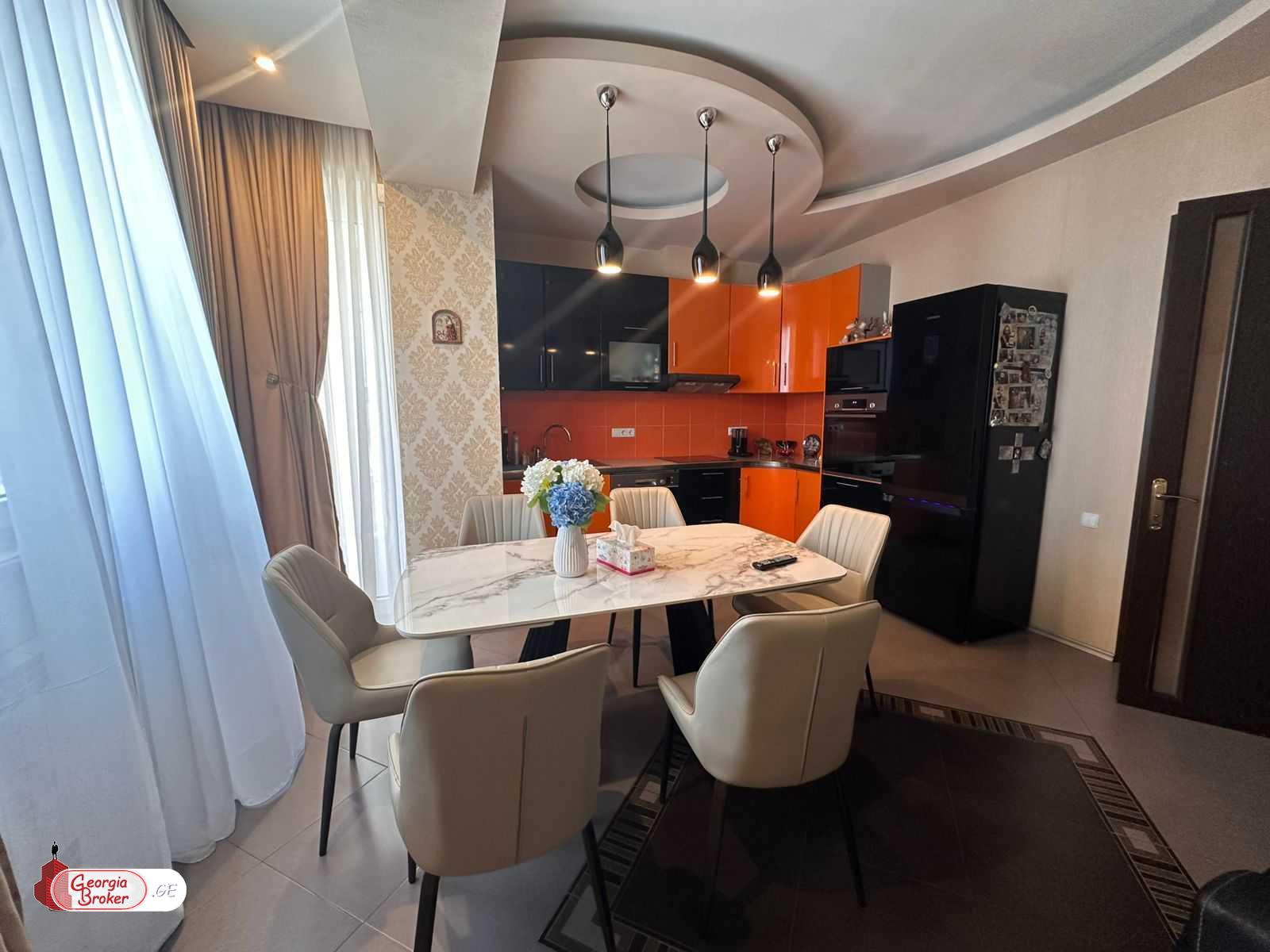 продается квартира с новым ремонтом 5-комнат