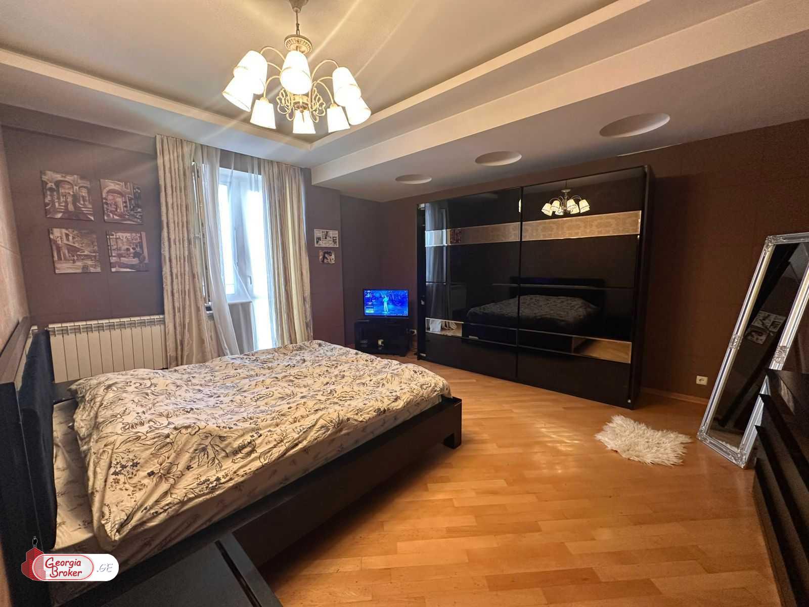 продается квартира с новым ремонтом 5-комнат