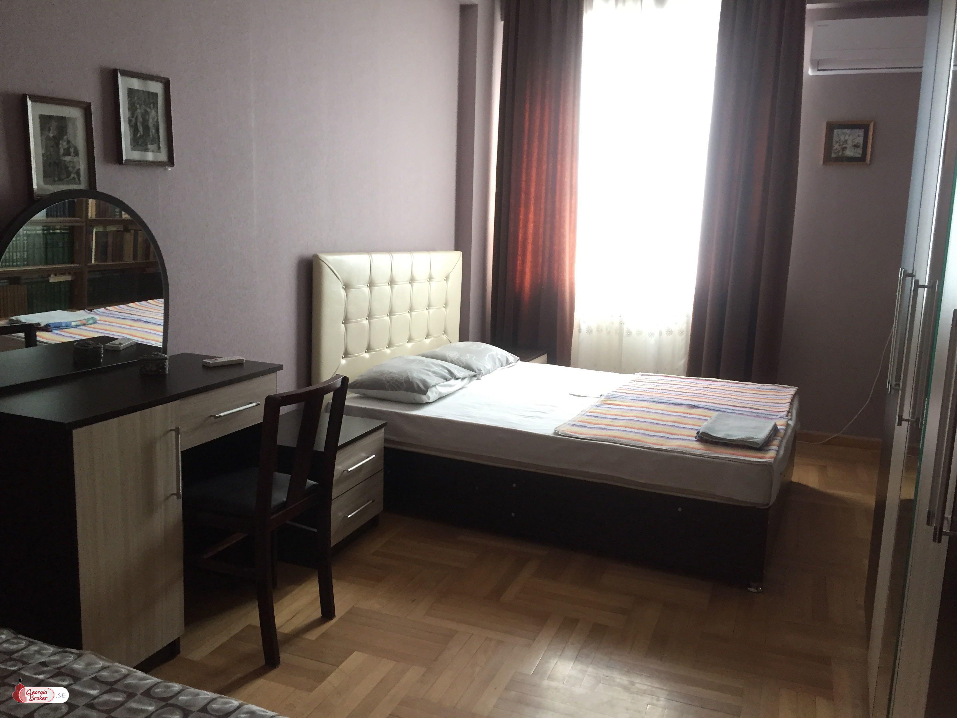 продается квартира с новым ремонтом 3-комнаты