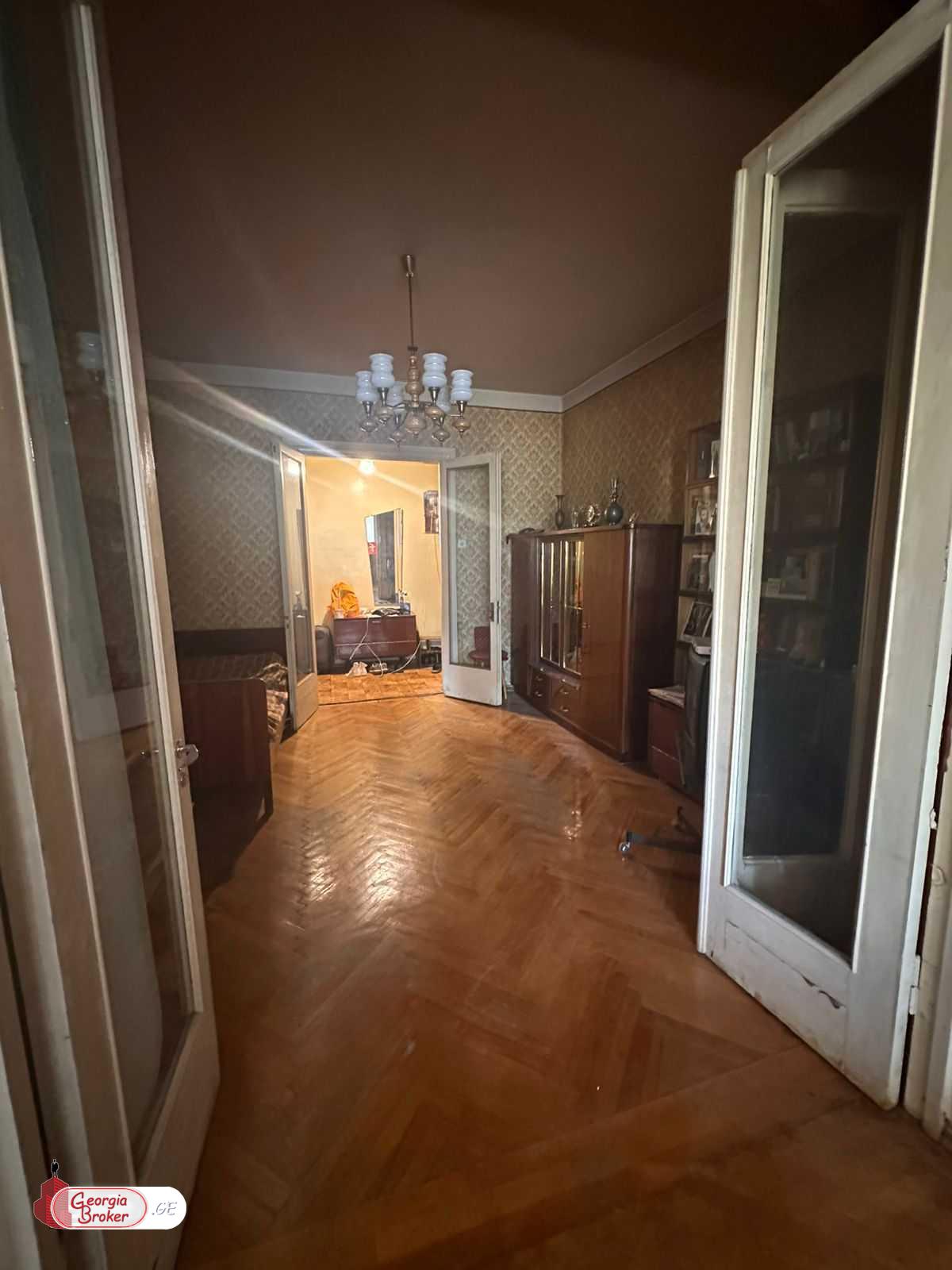 продается квартира с новым ремонтом 6-комнат