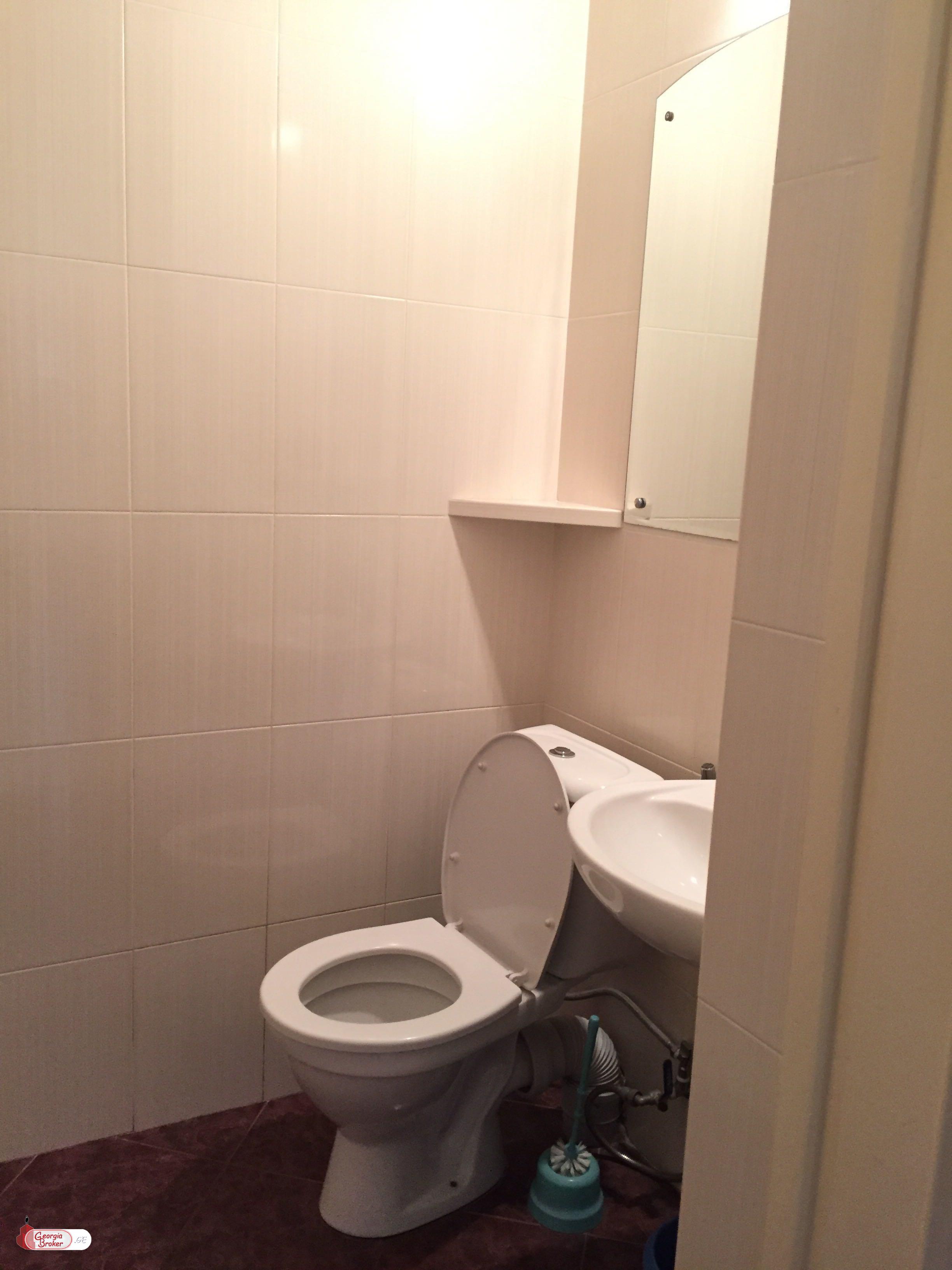 продается квартира с новым ремонтом 3-комнаты