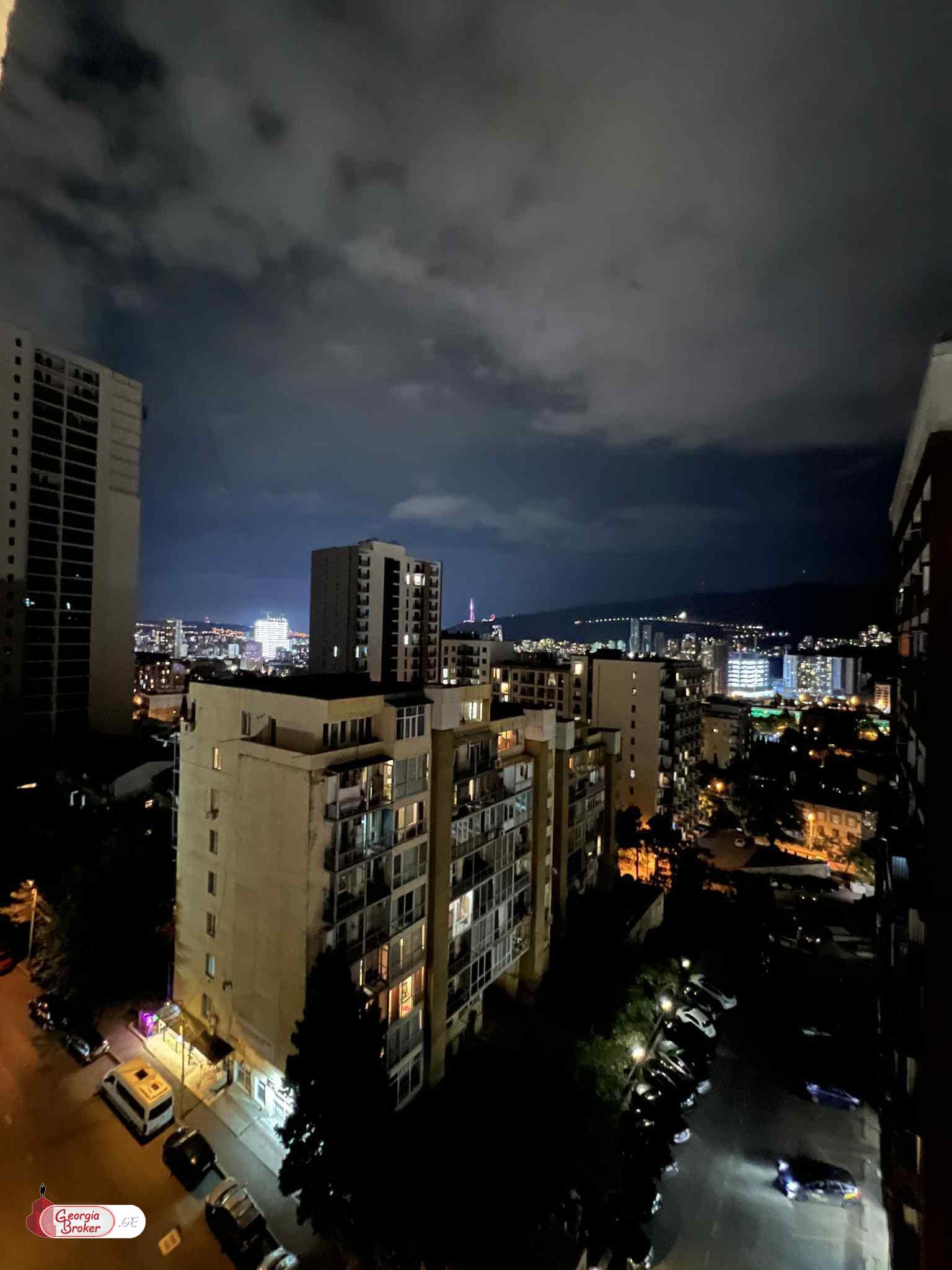 продается квартира с новым ремонтом 4-комнаты