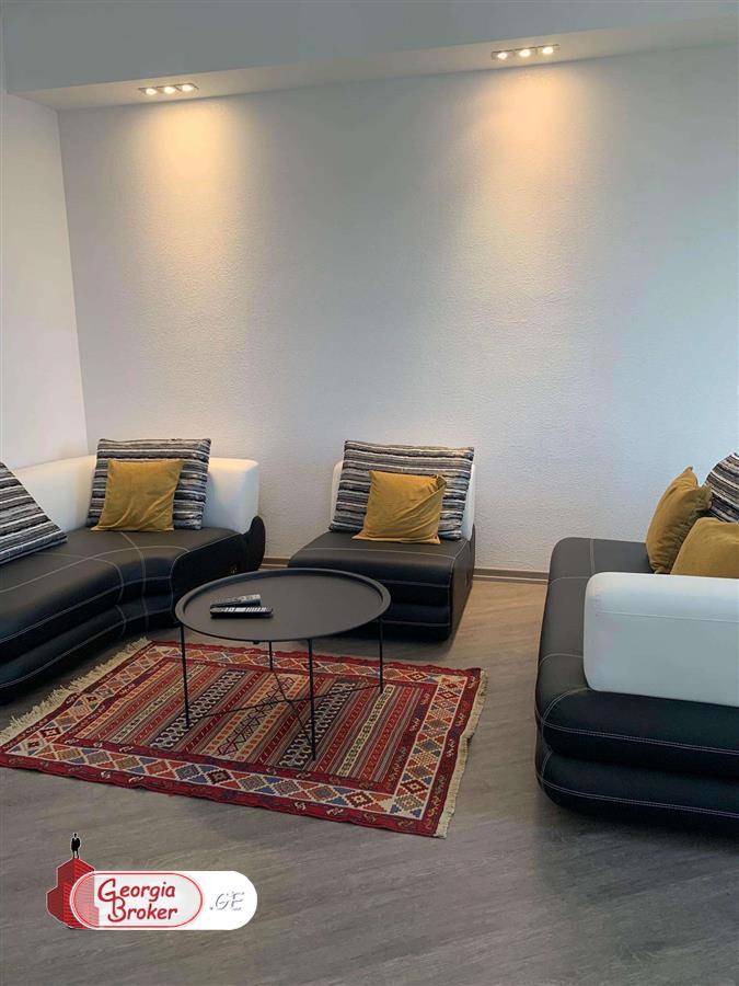 продается квартира с новым ремонтом 3-комнаты