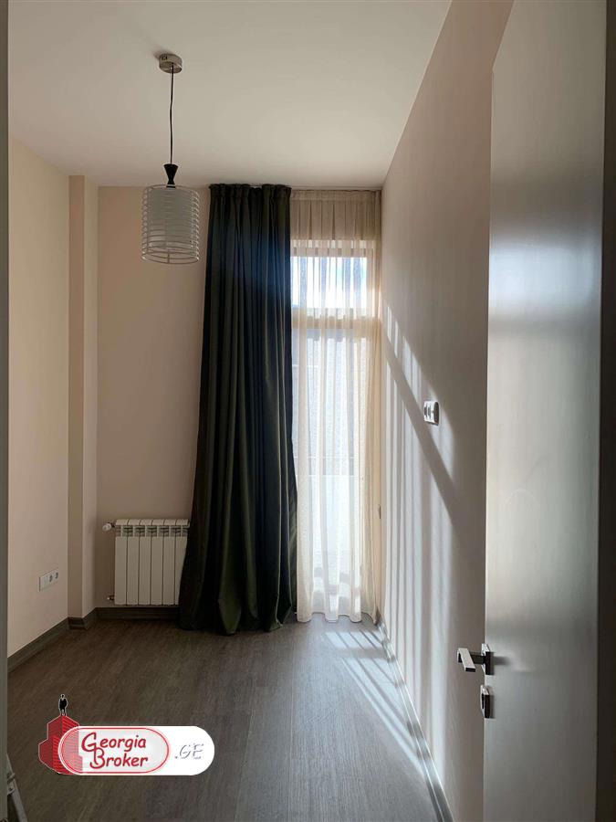 продается квартира с новым ремонтом 3-комнаты