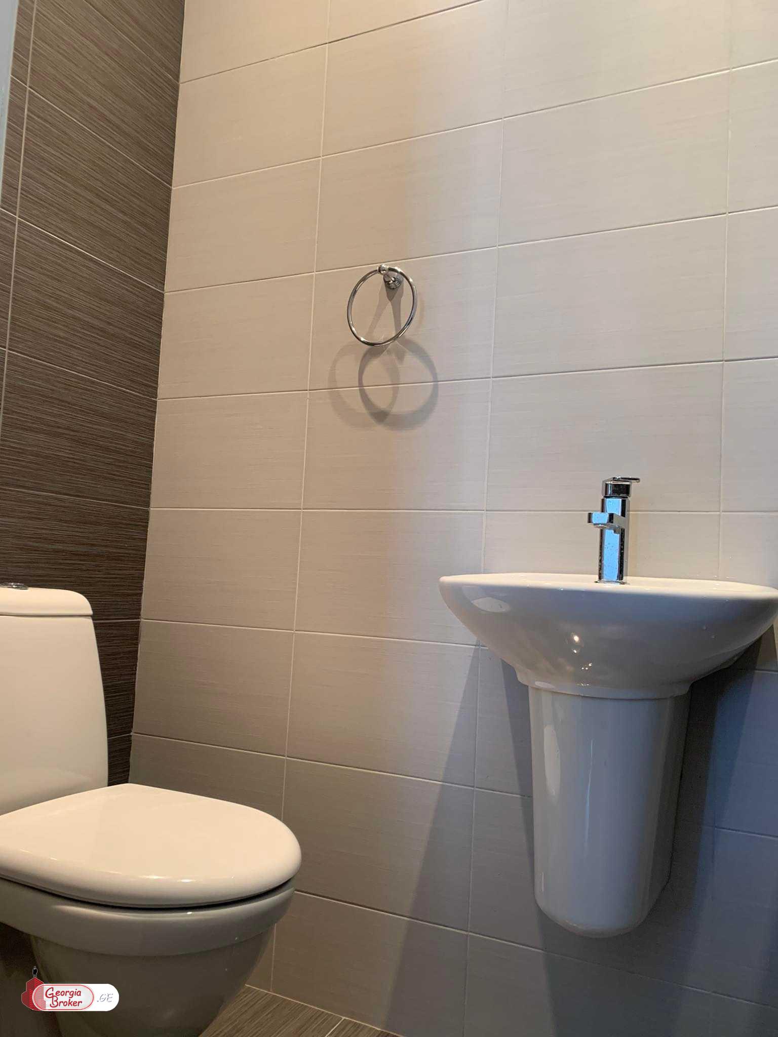 продается квартира с новым ремонтом 3-комнаты