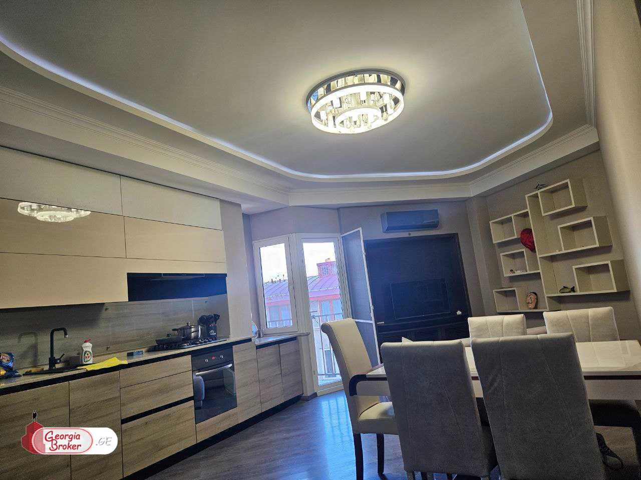 продается квартира с новым ремонтом 3-комнаты