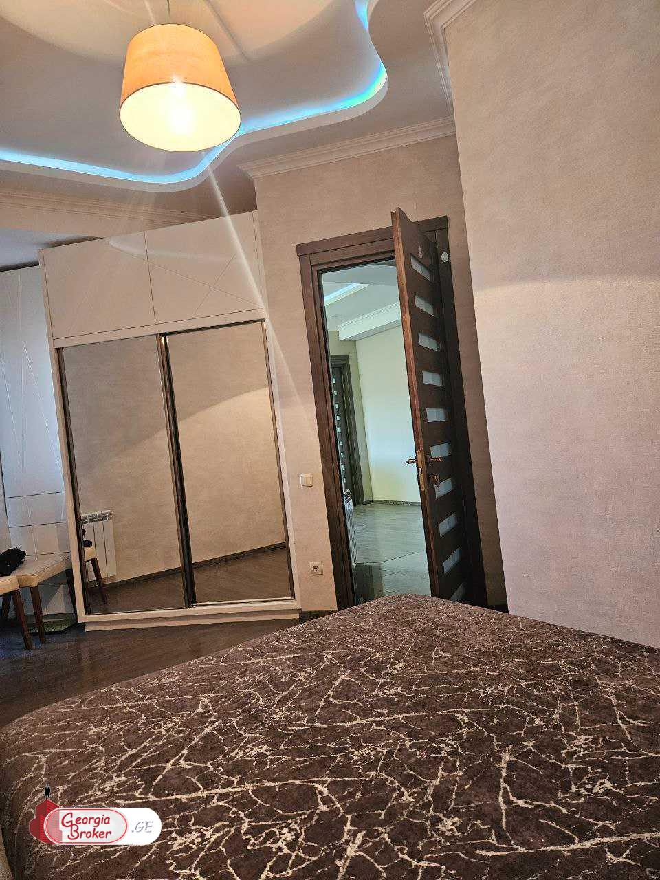 продается квартира с новым ремонтом 3-комнаты