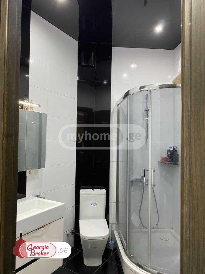 продается квартира с новым ремонтом 3-комнаты