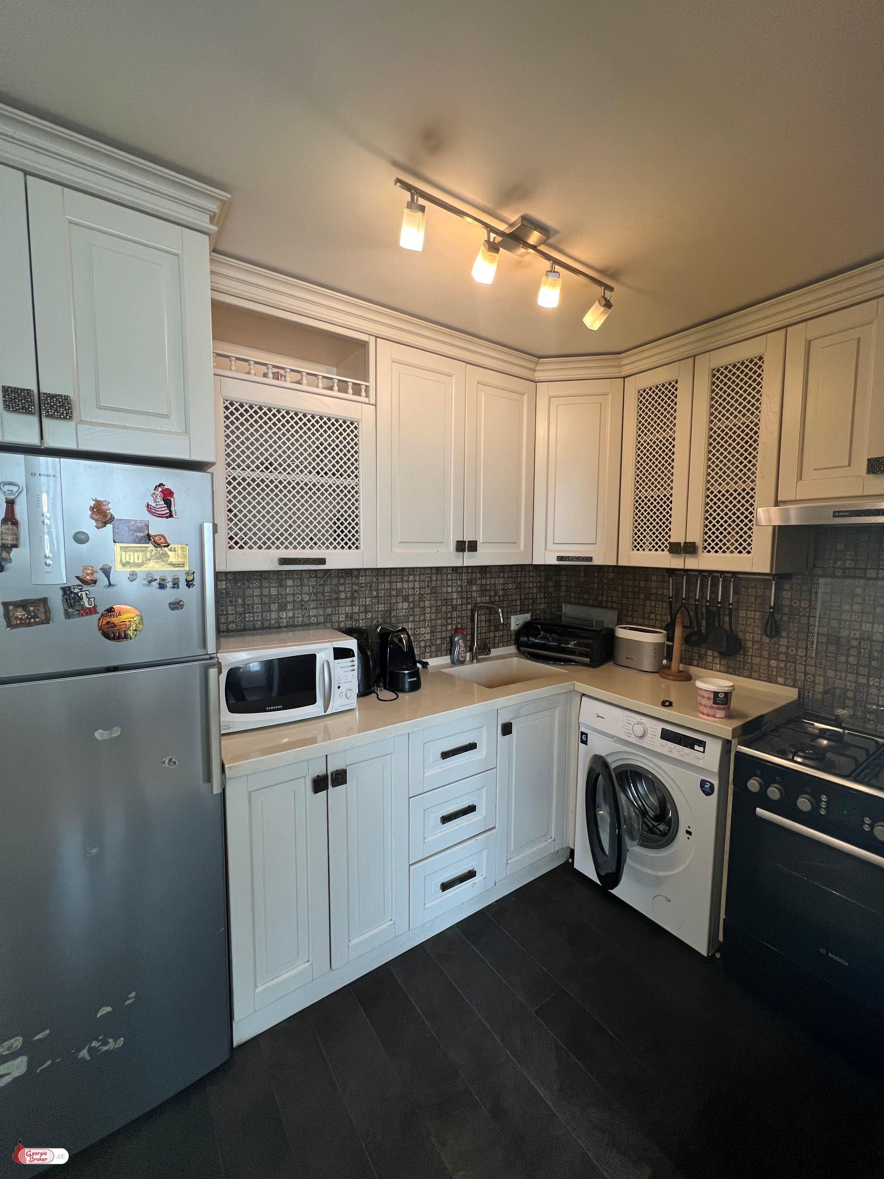 იყიდება ახალი გარემონტებული 2 ოთახიანი ბინა