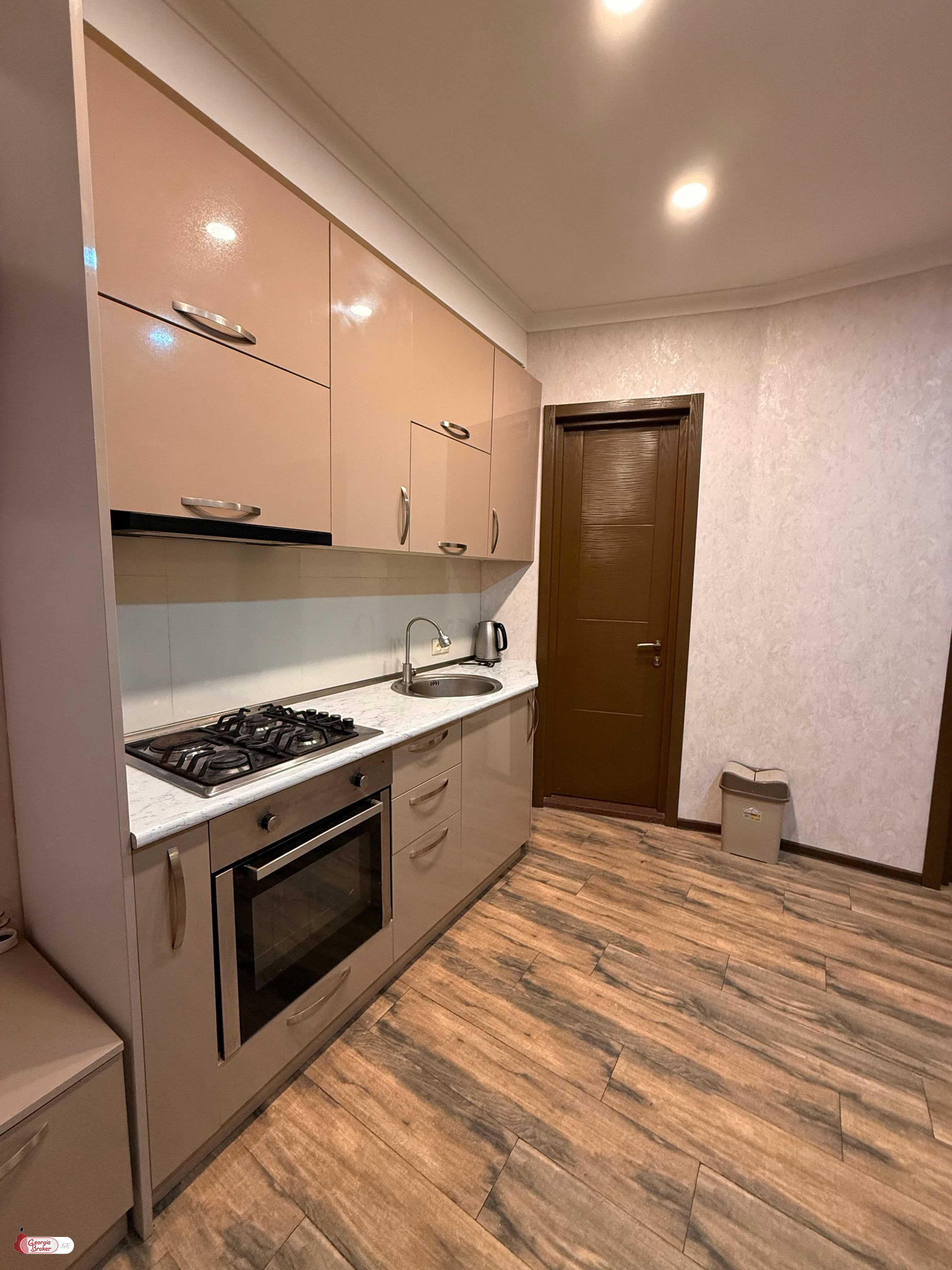 იყიდება ახალი გარემონტებული 3 ოთახიანი ბინა