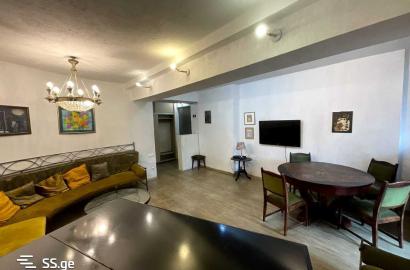 продается квартира с новым ремонтом 4-комнаты