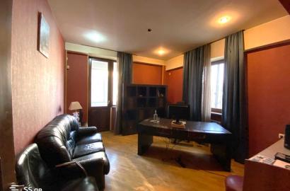 nearly repaired 8-room apartment for sale