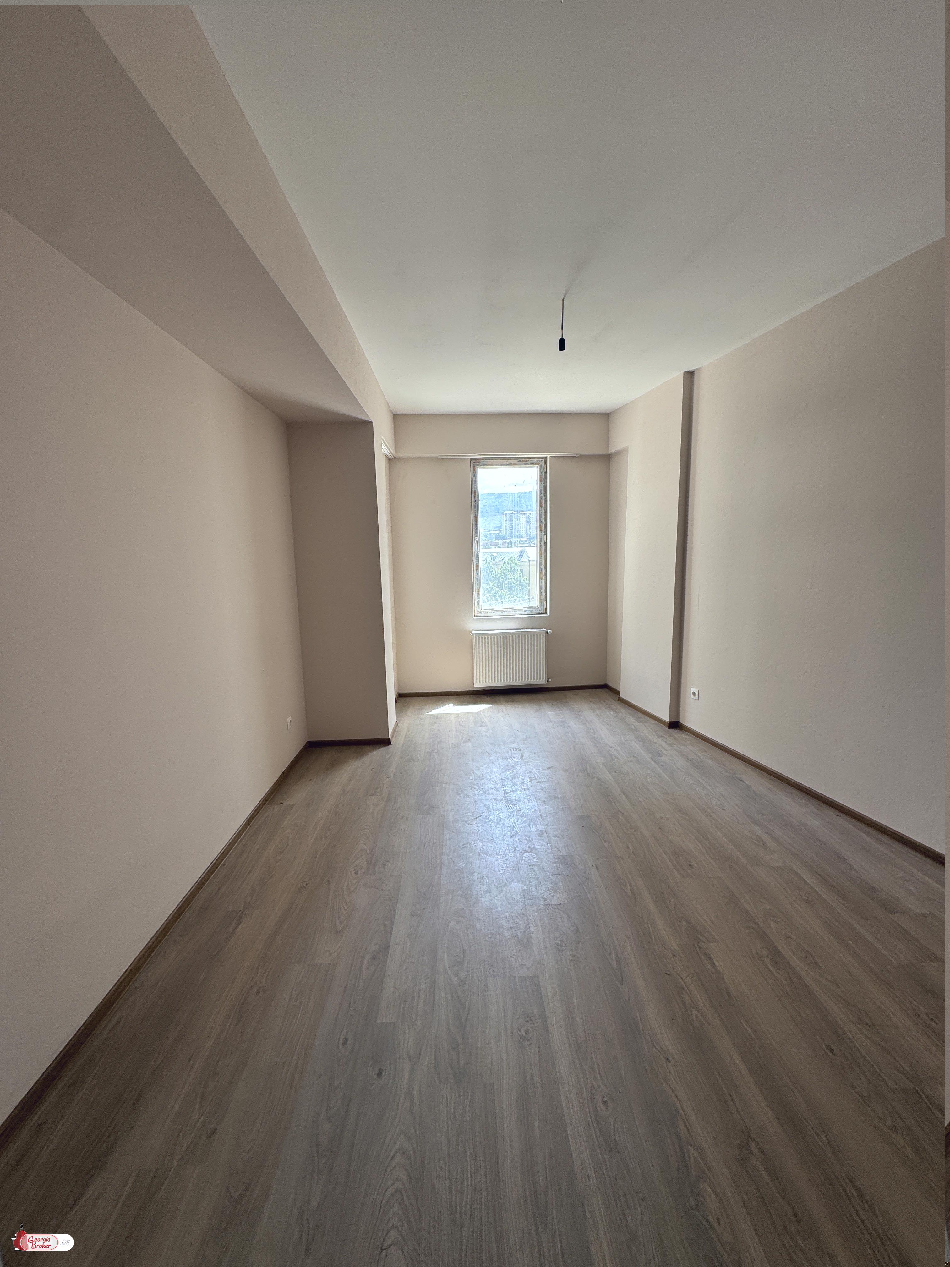 продается квартира с новым ремонтом 3-комнаты