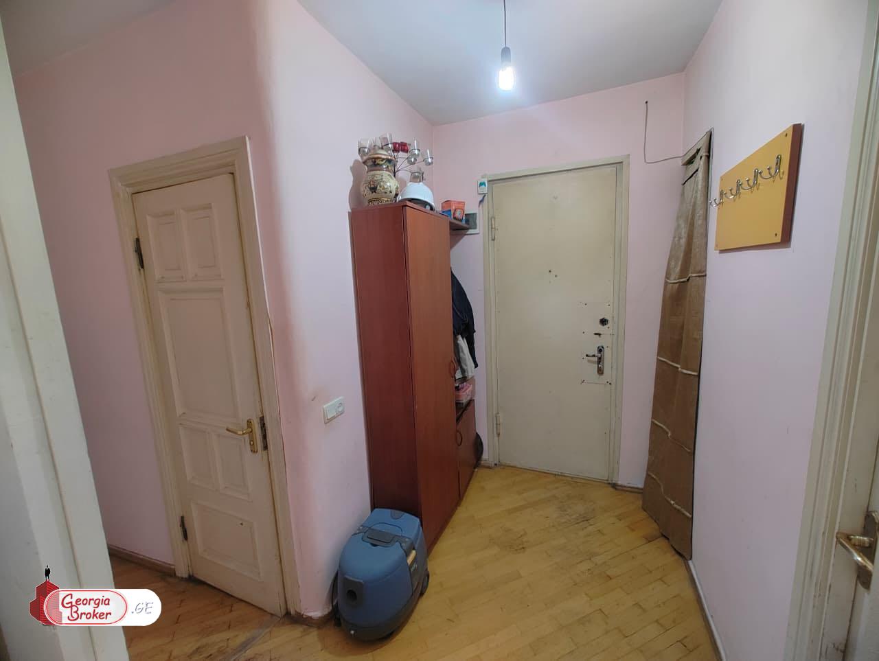 nearly repaired 3-room apartment for sale