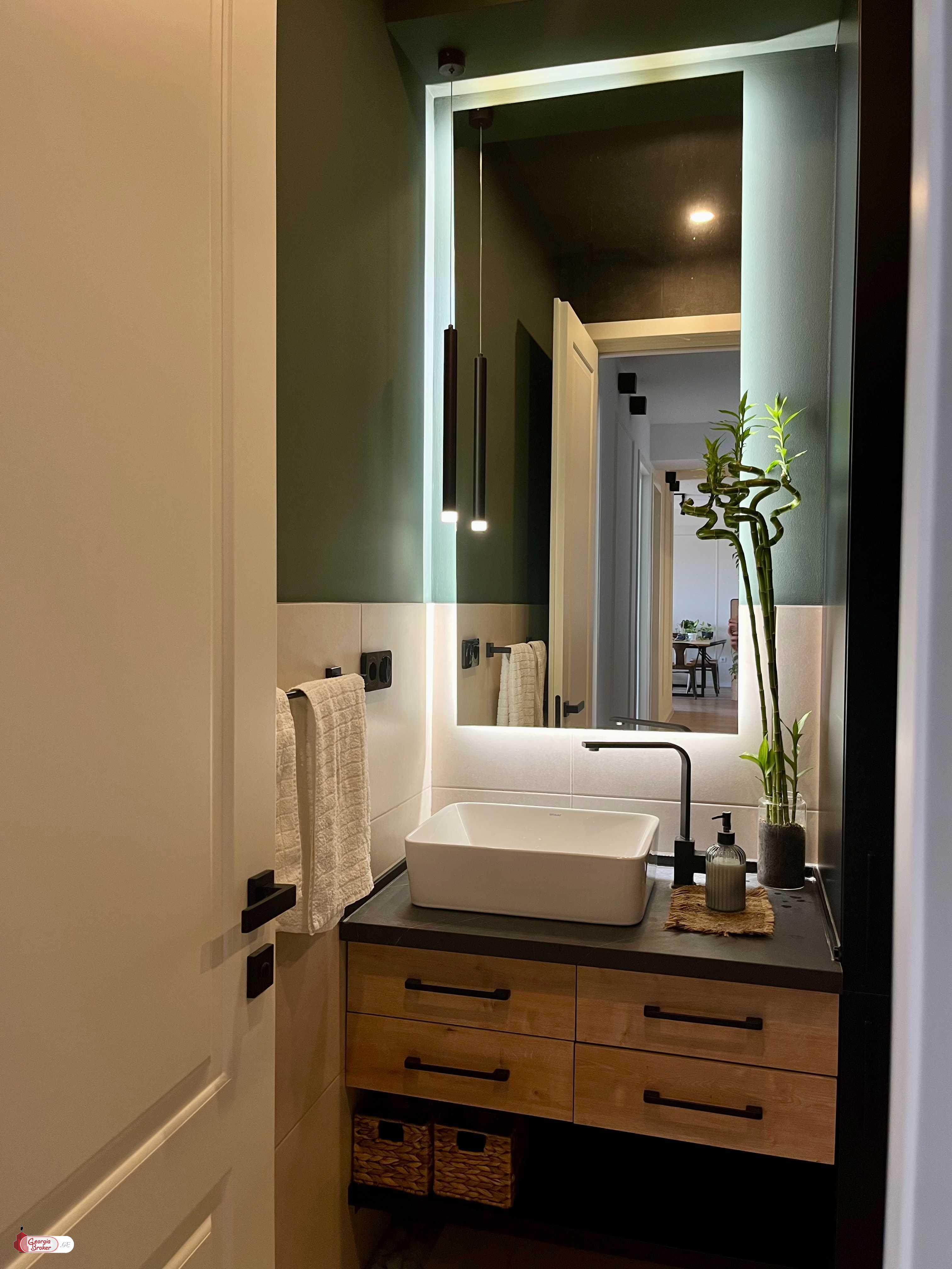 продается квартира с новым ремонтом 5-комнат